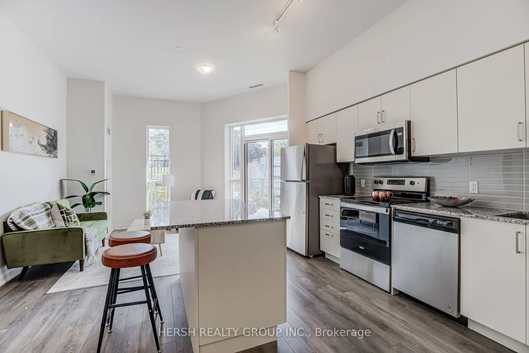 10 Meadowglen Place, #106