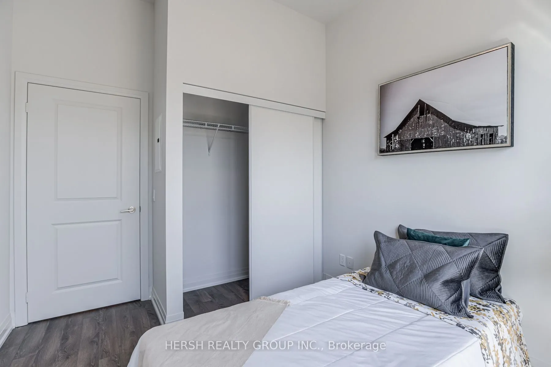10 Meadowglen Place, #106