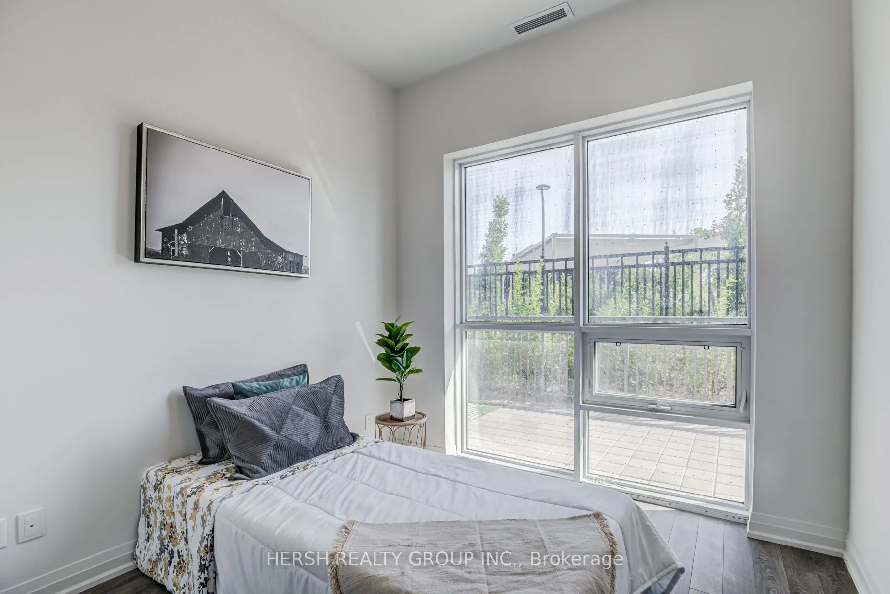 10 Meadowglen Place, #106