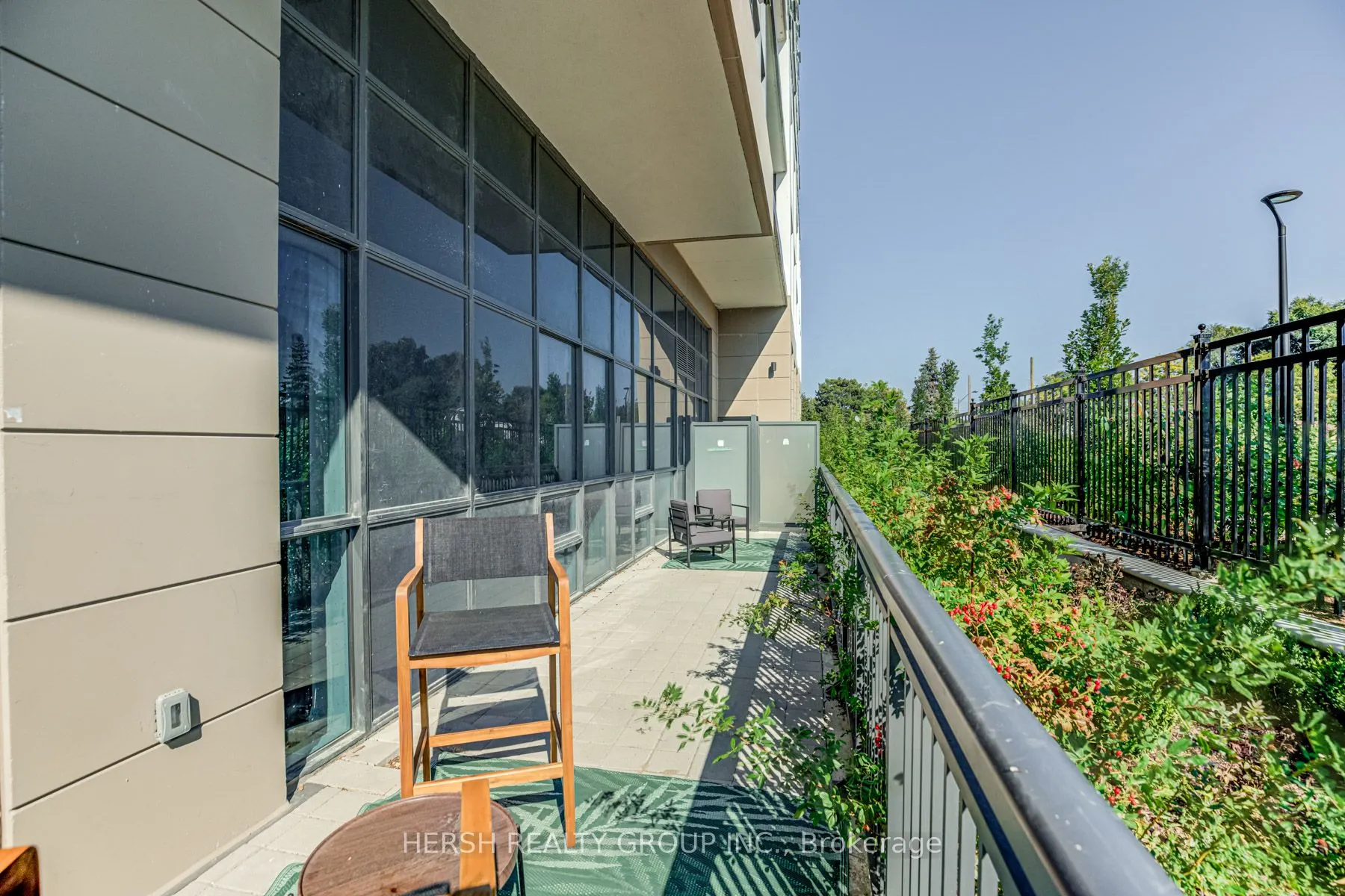 10 Meadowglen Place, #106
