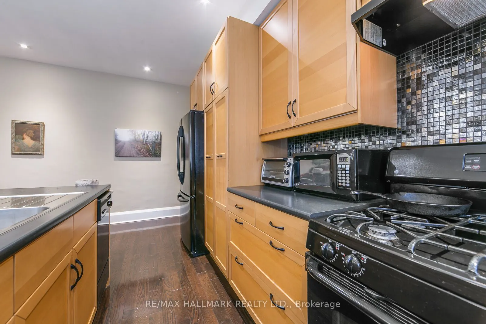 33 Wineva Avenue, #Upper