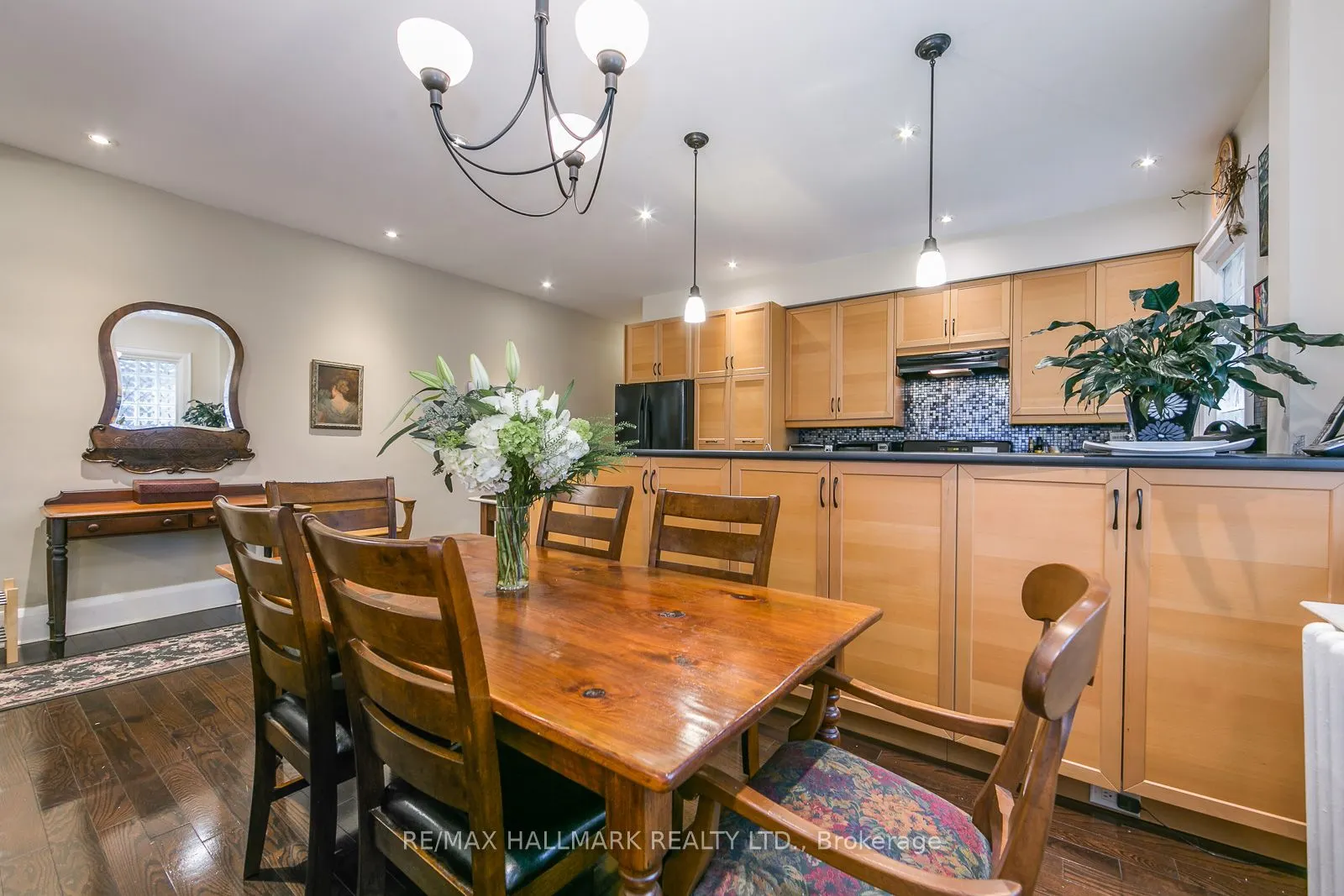 33 Wineva Avenue, #Upper
