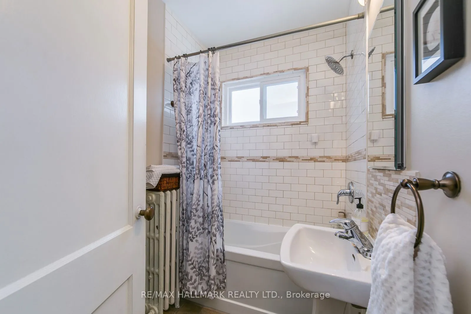 33 Wineva Avenue, #Upper