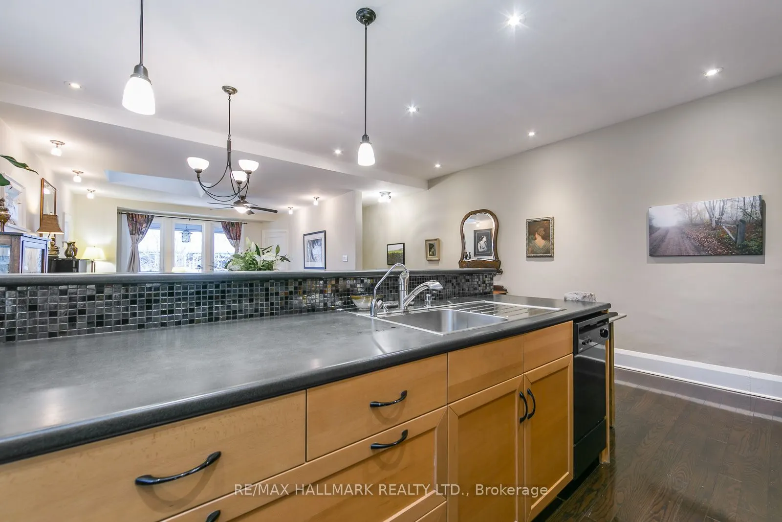 33 Wineva Avenue, #Upper