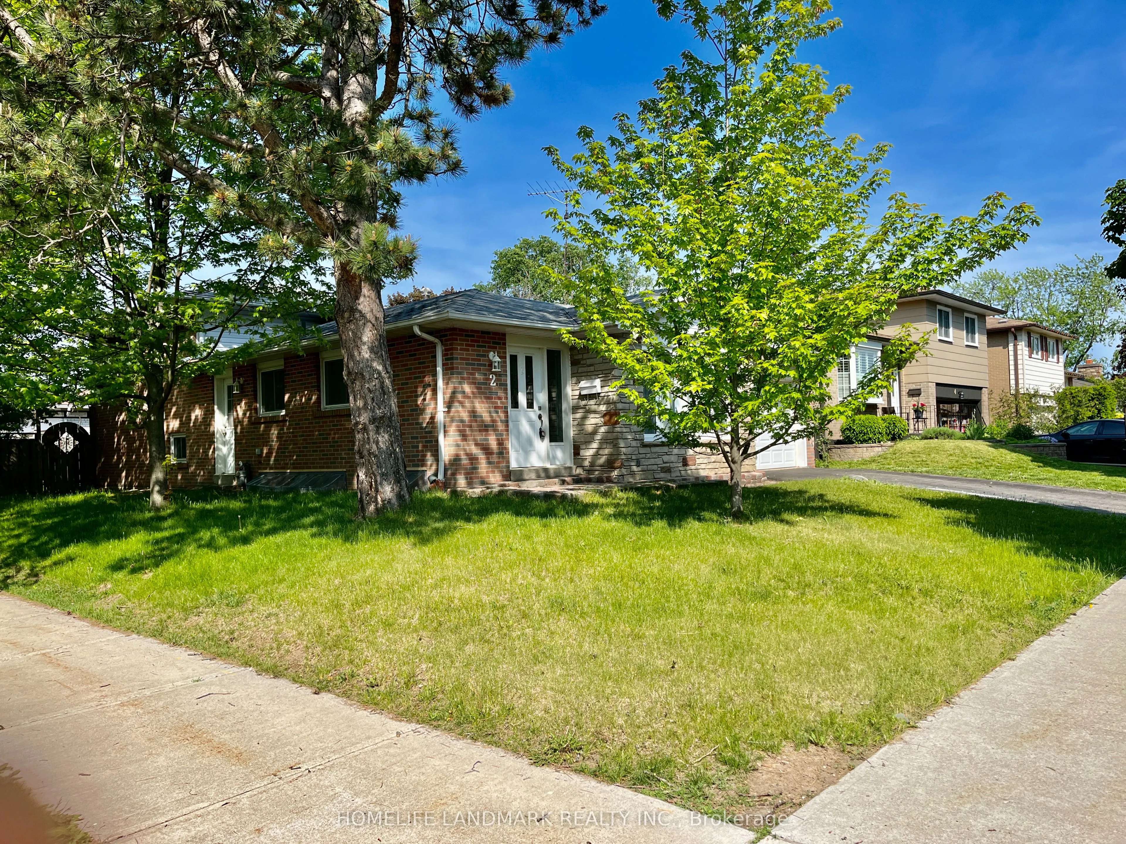 2 Chapais Crescent