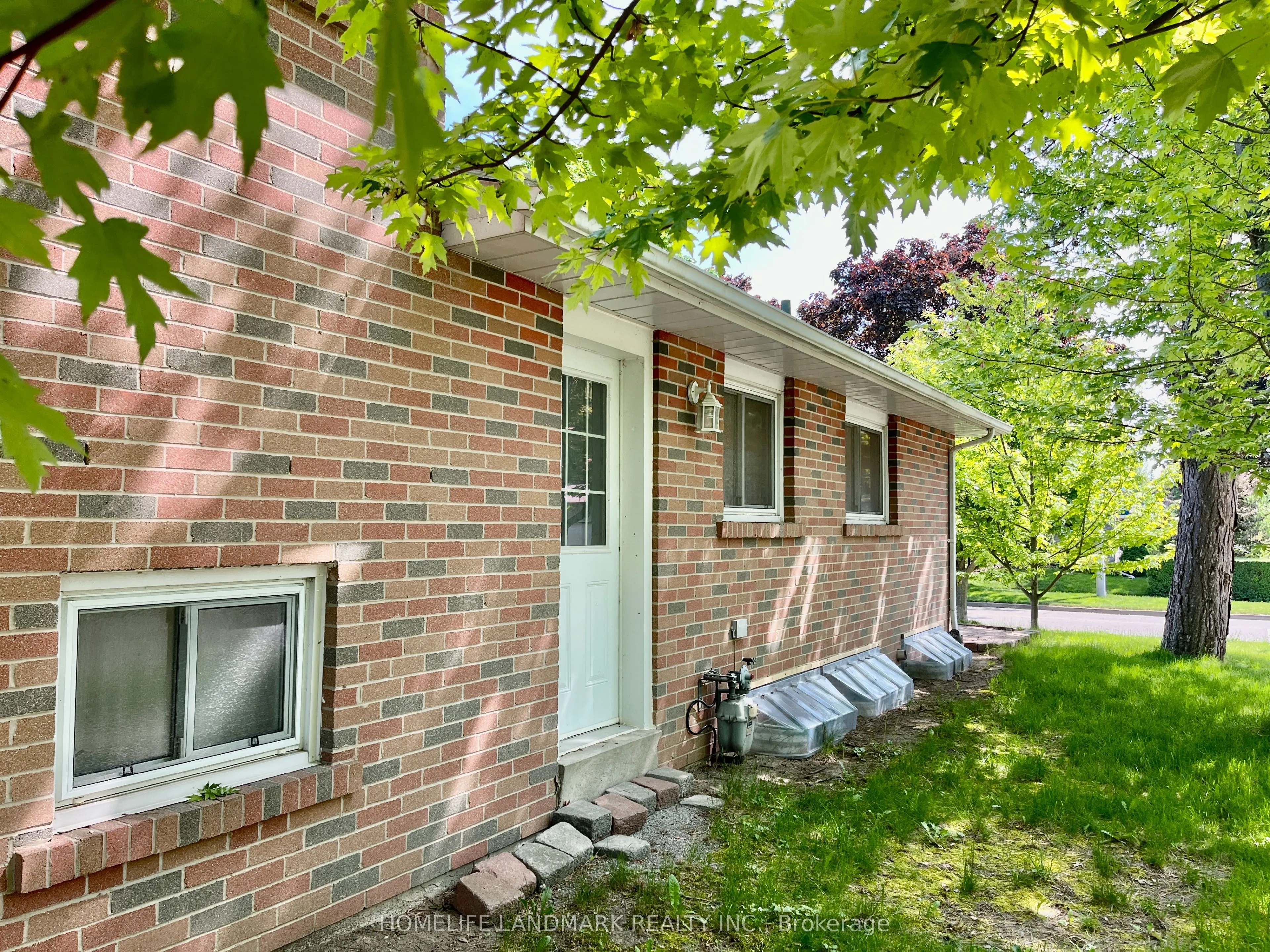 2 Chapais Crescent