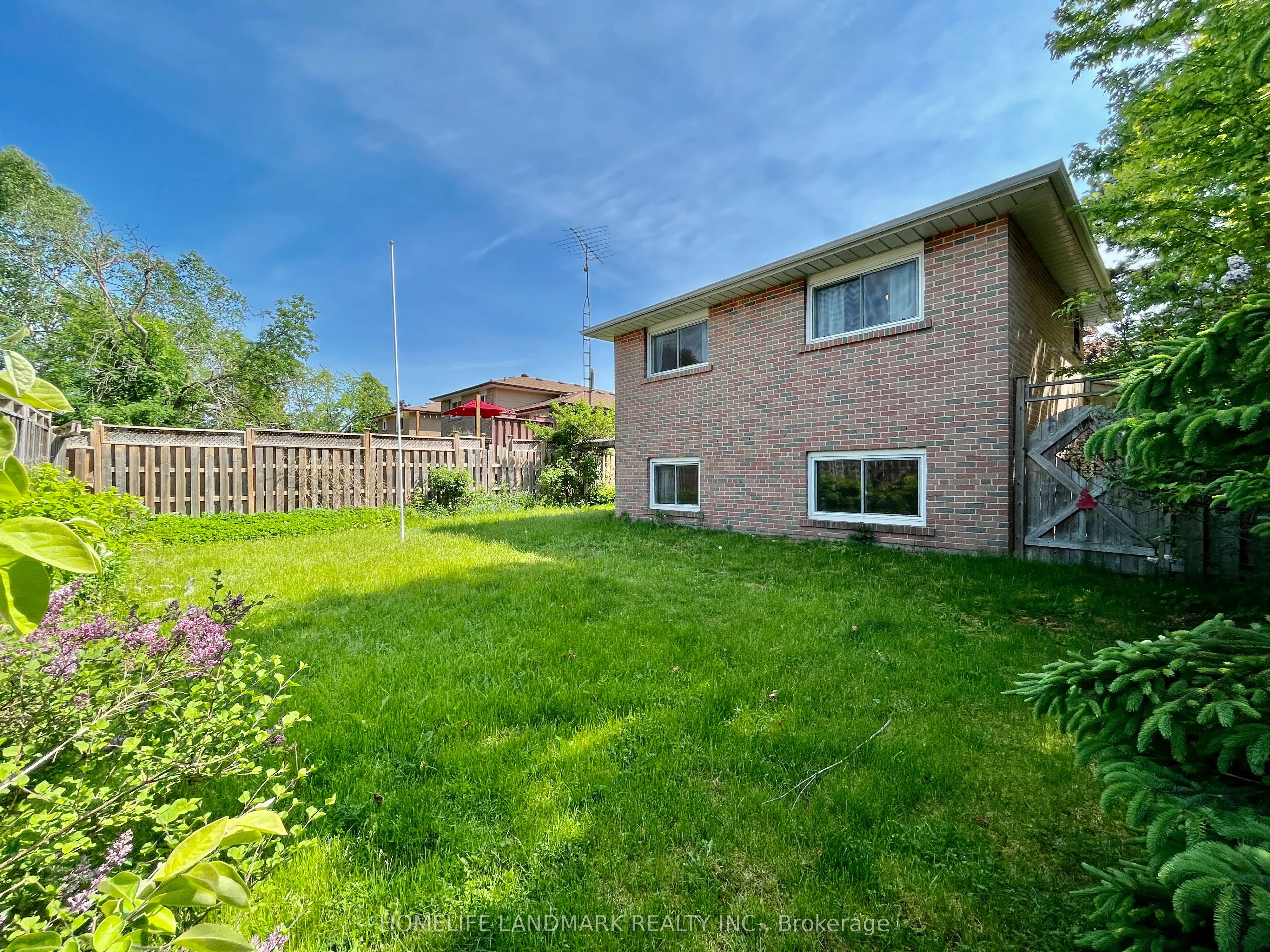 2 Chapais Crescent
