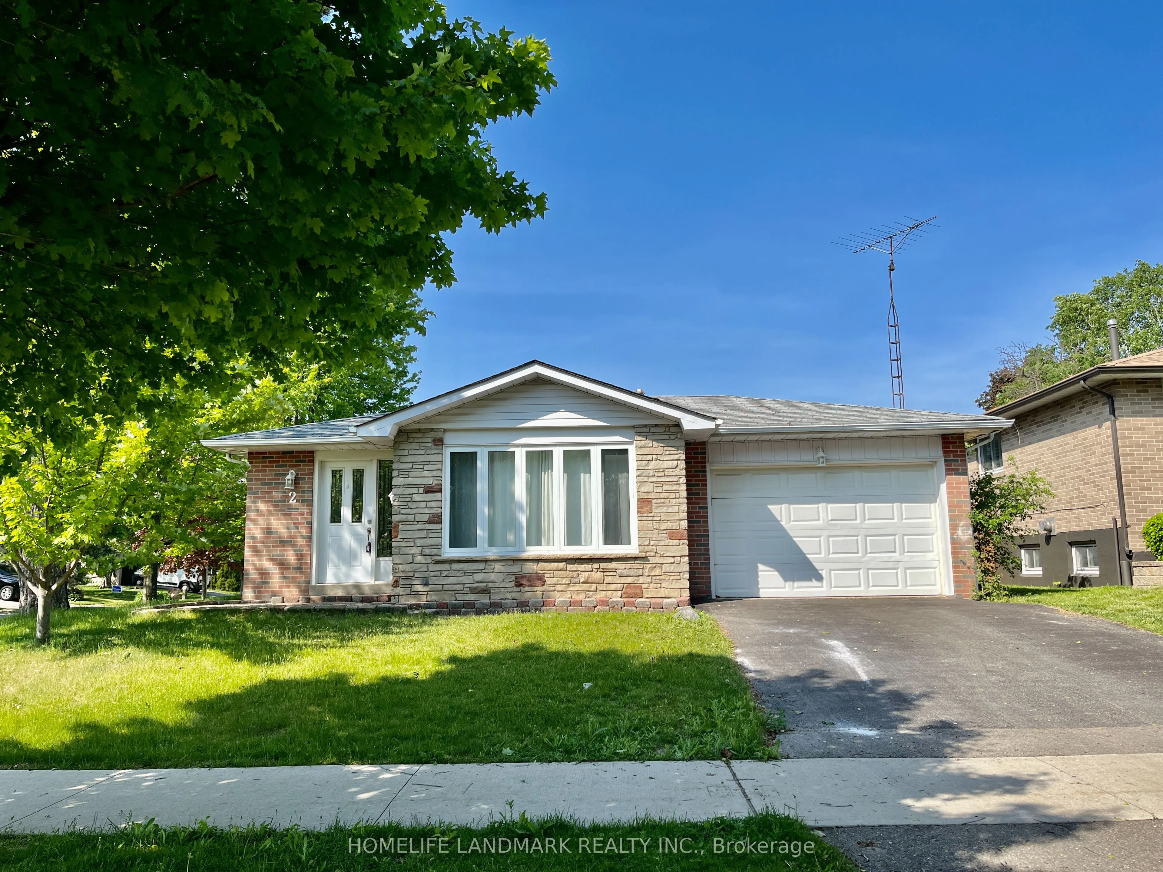 2 Chapais Crescent