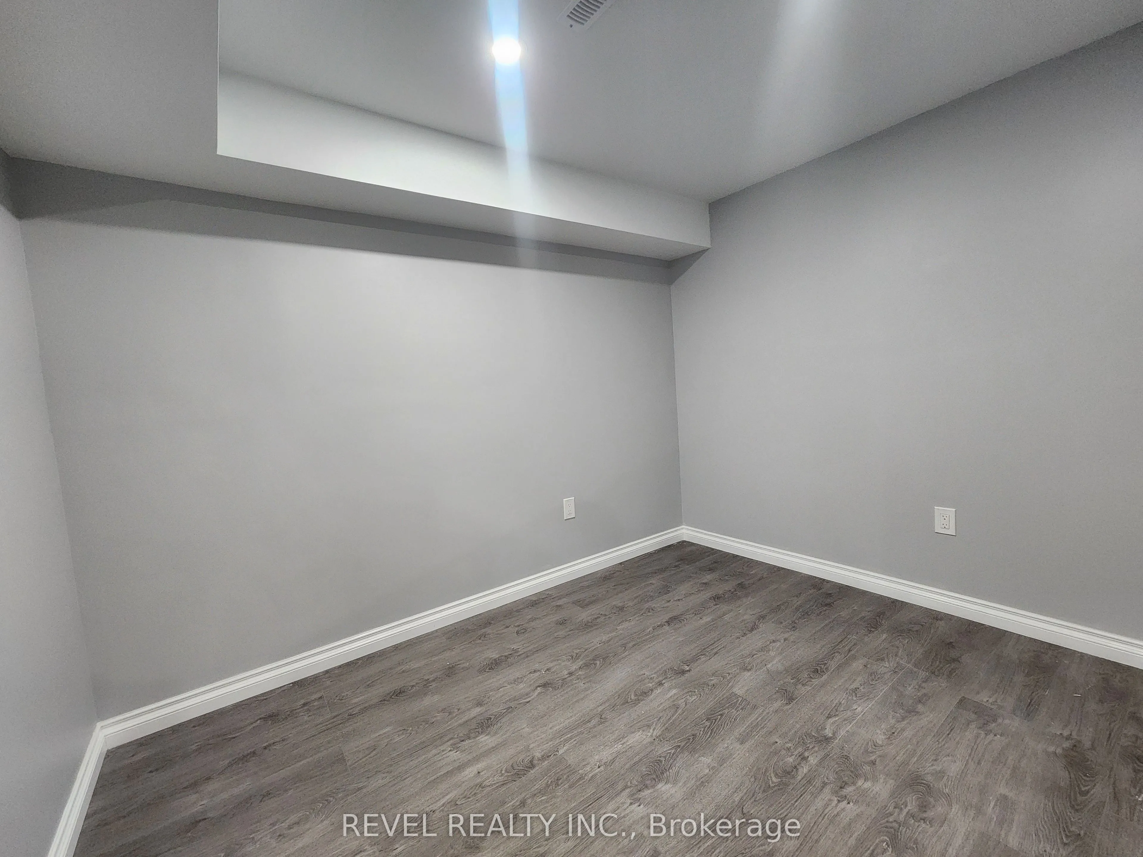 1405 Lyncroft Crescent