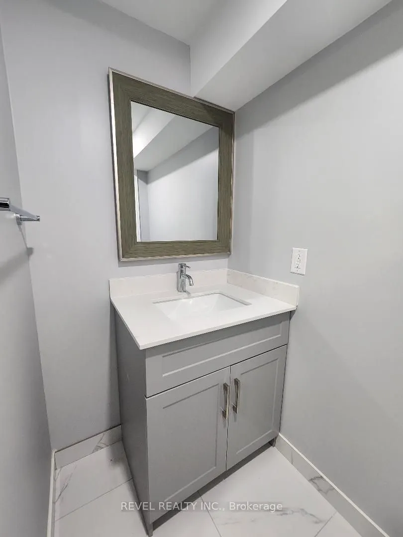 1405 Lyncroft Crescent