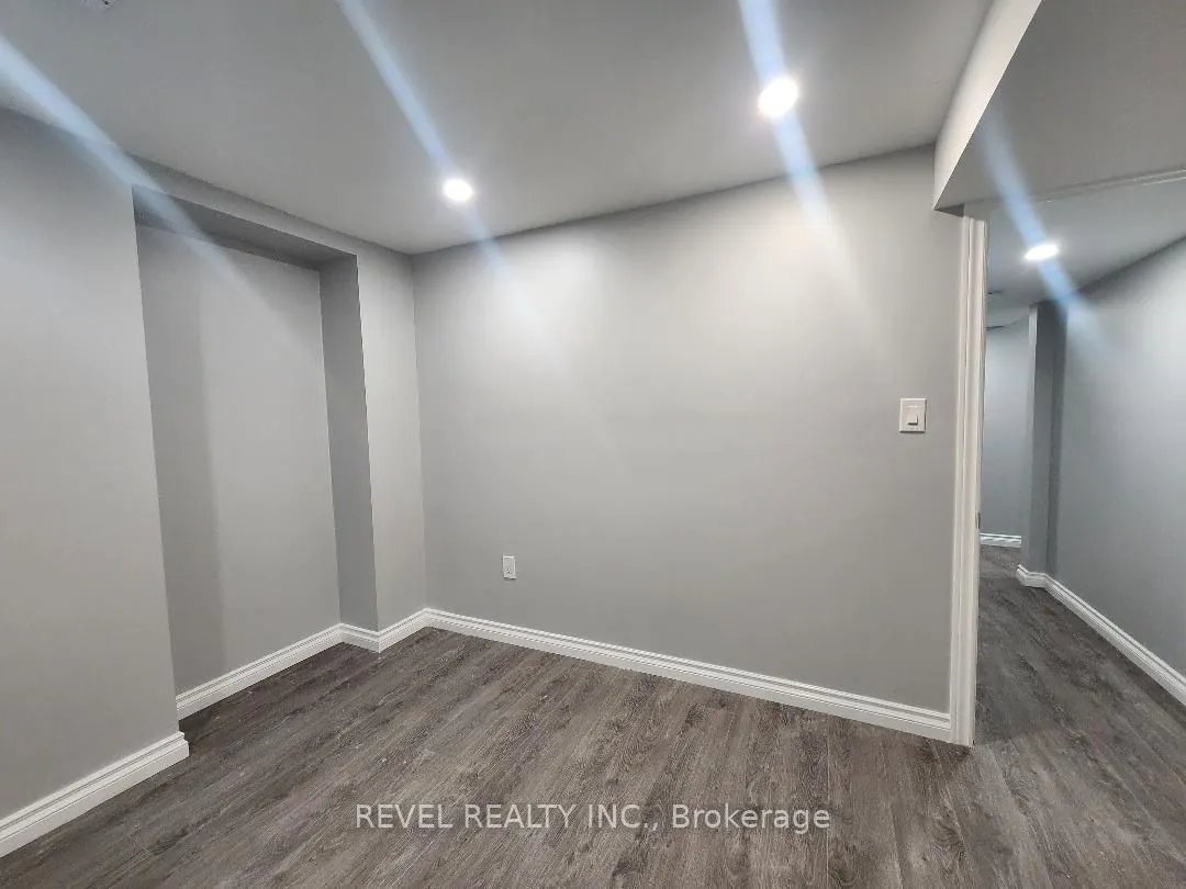 1405 Lyncroft Crescent