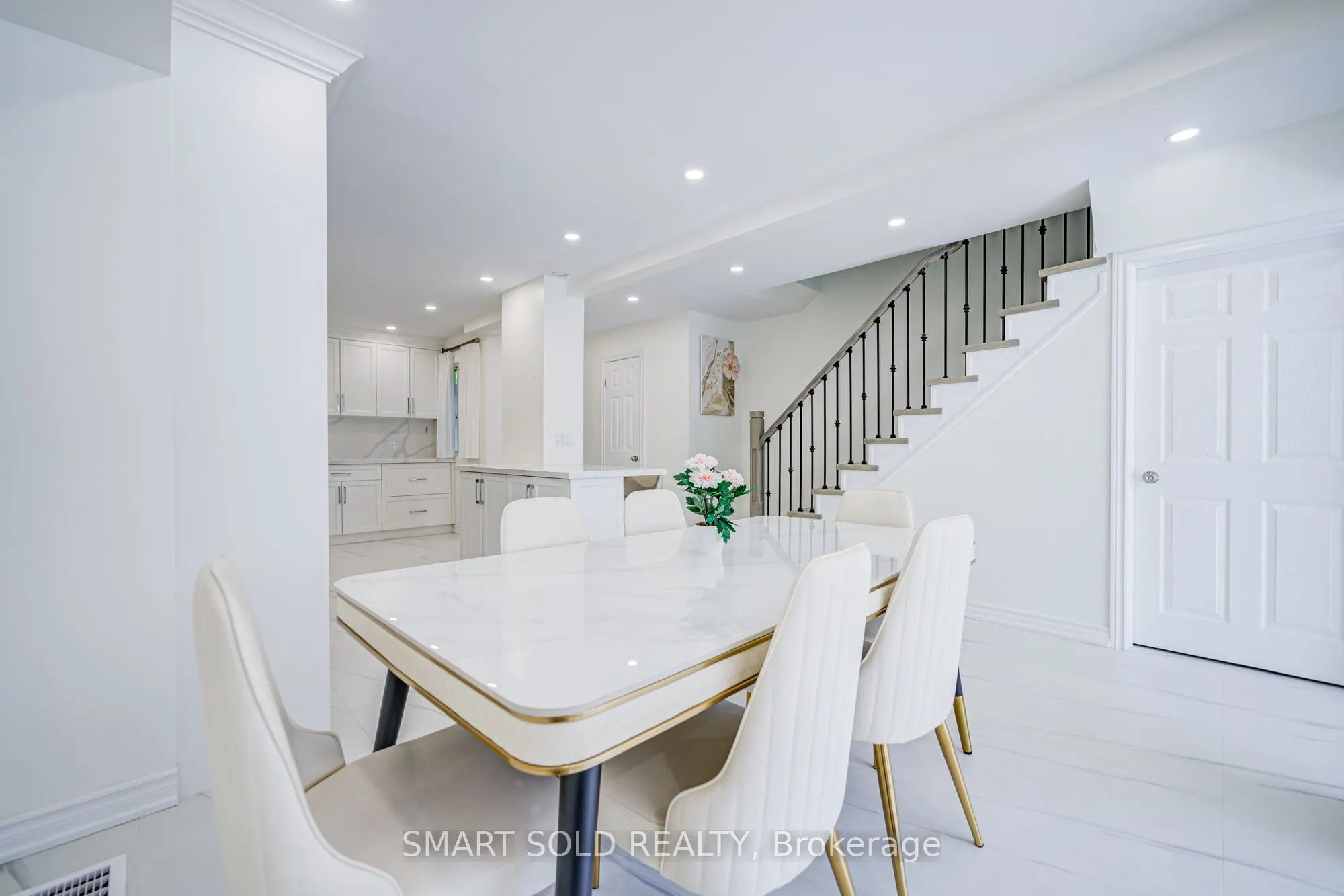 81 Rakewood Crescent