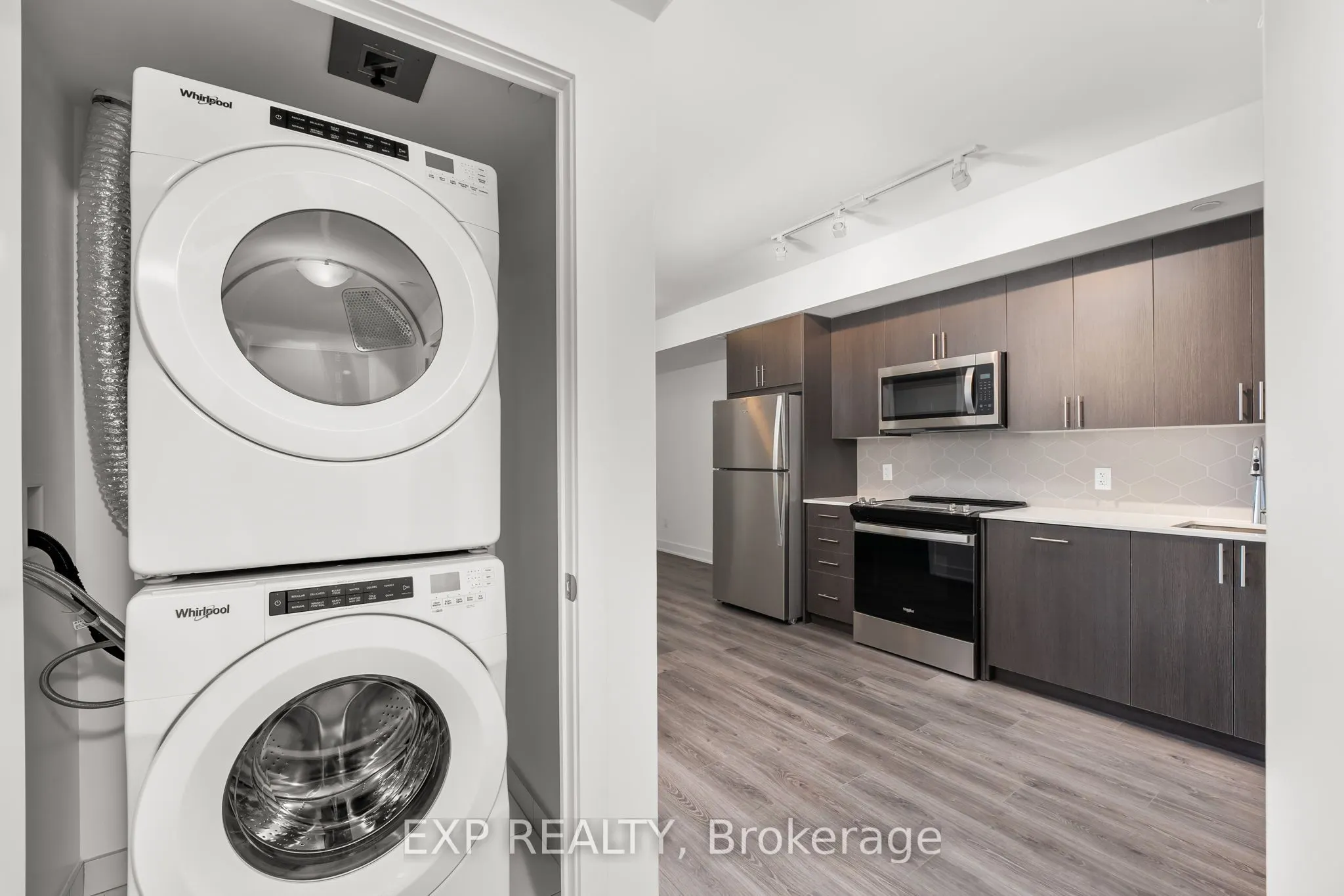 2545 Simcoe Street N, #1605