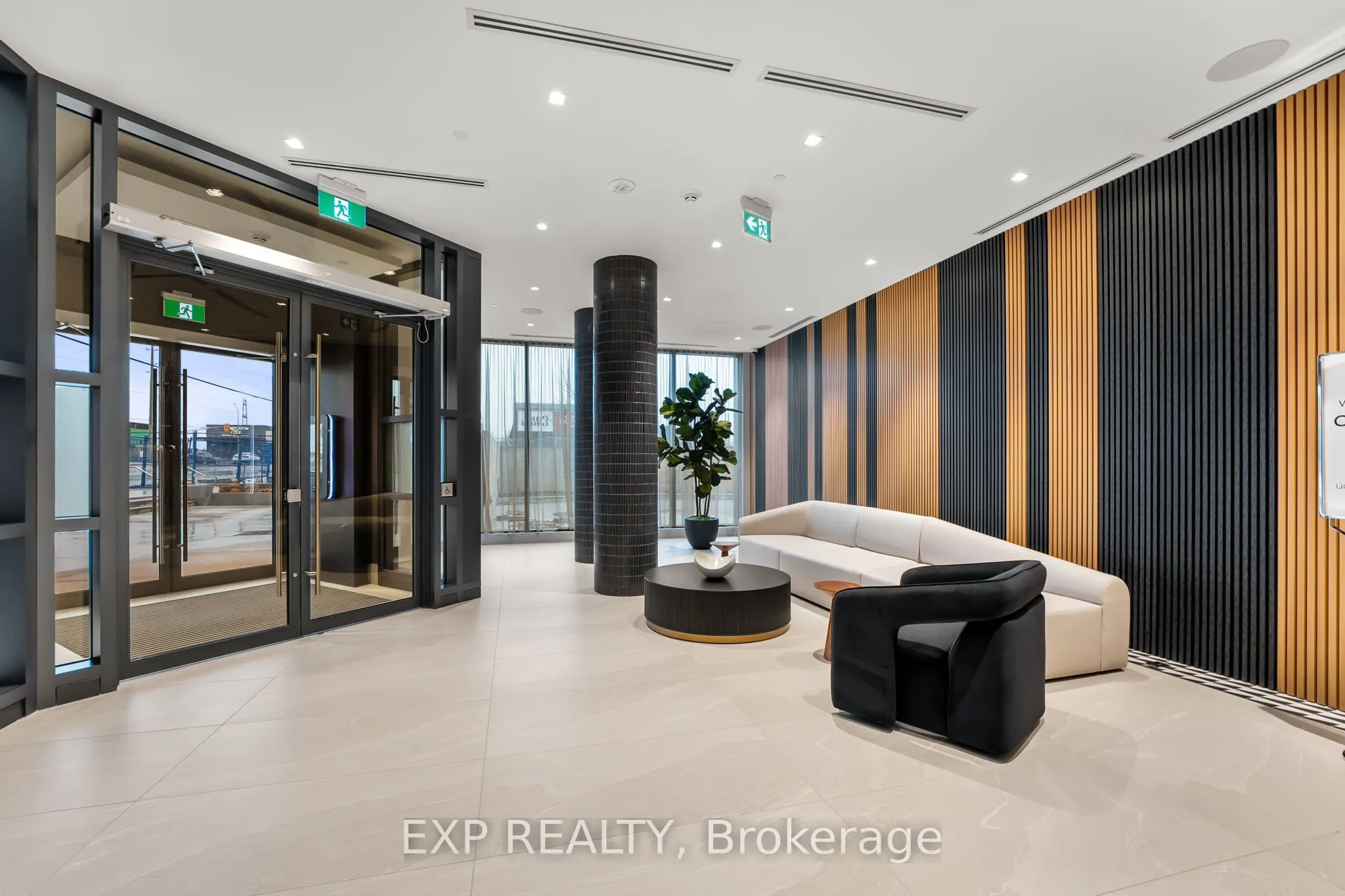 2545 Simcoe Street N, #1605