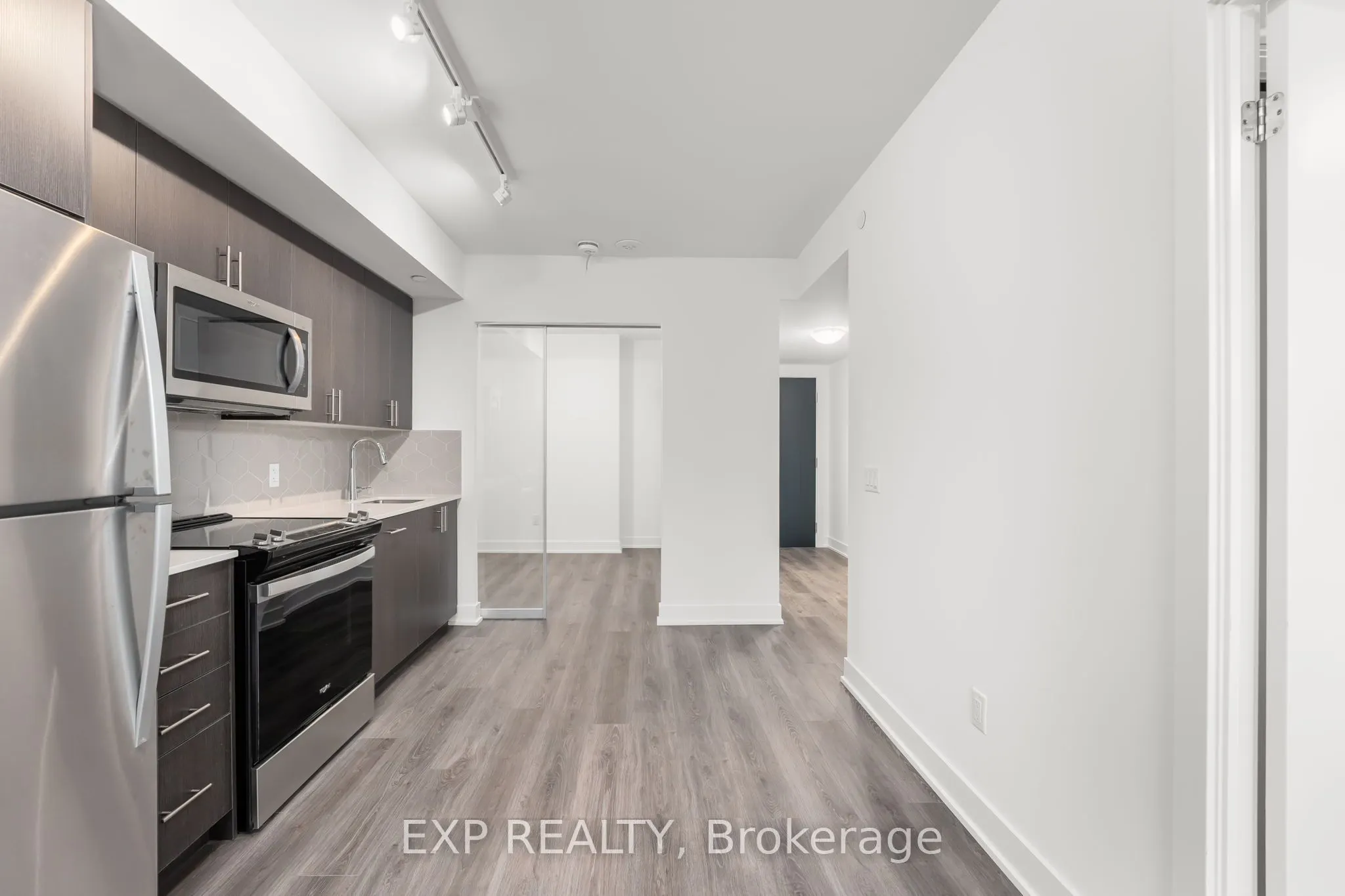 2545 Simcoe Street N, #1605