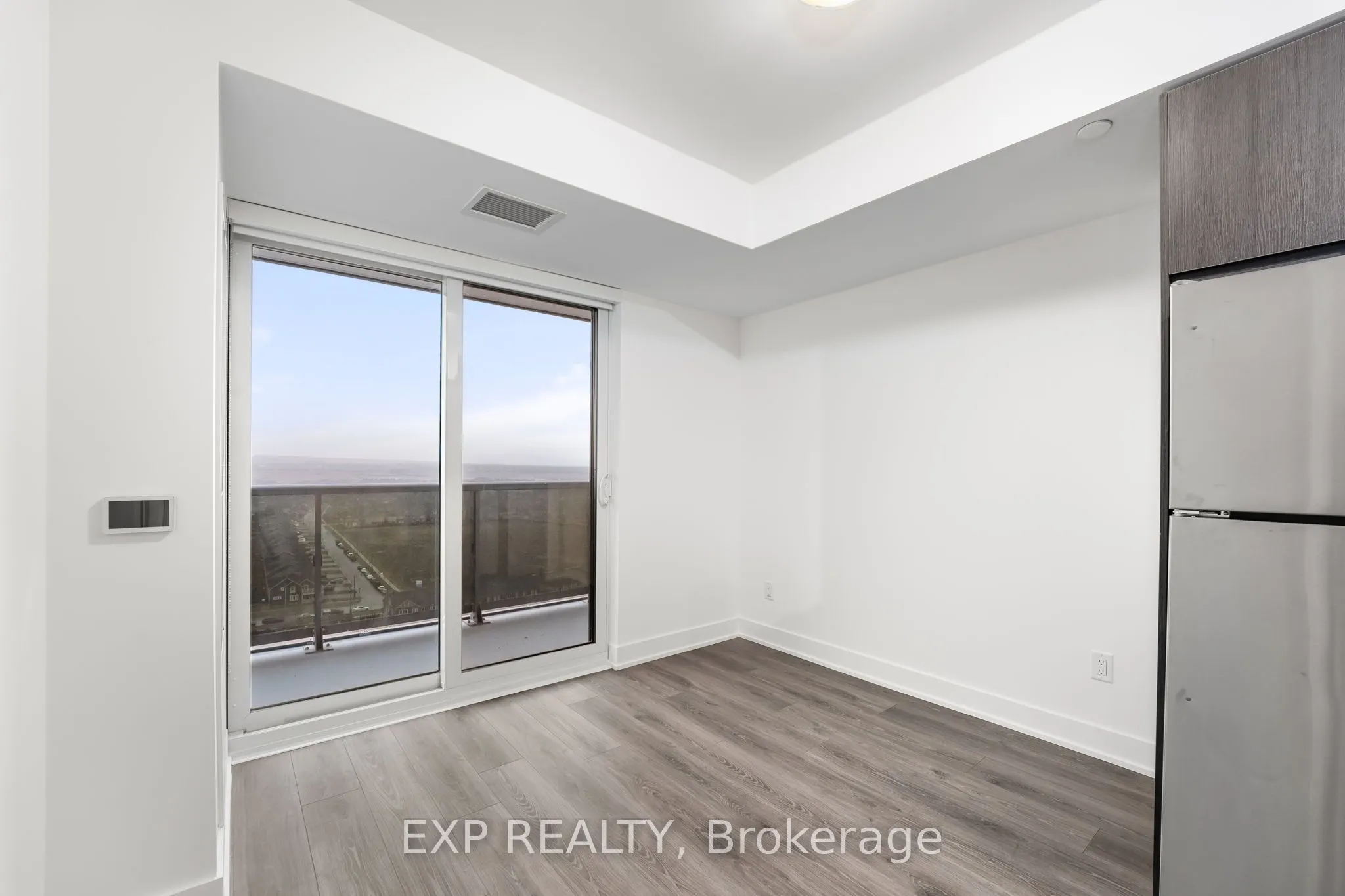 2545 Simcoe Street N, #1605