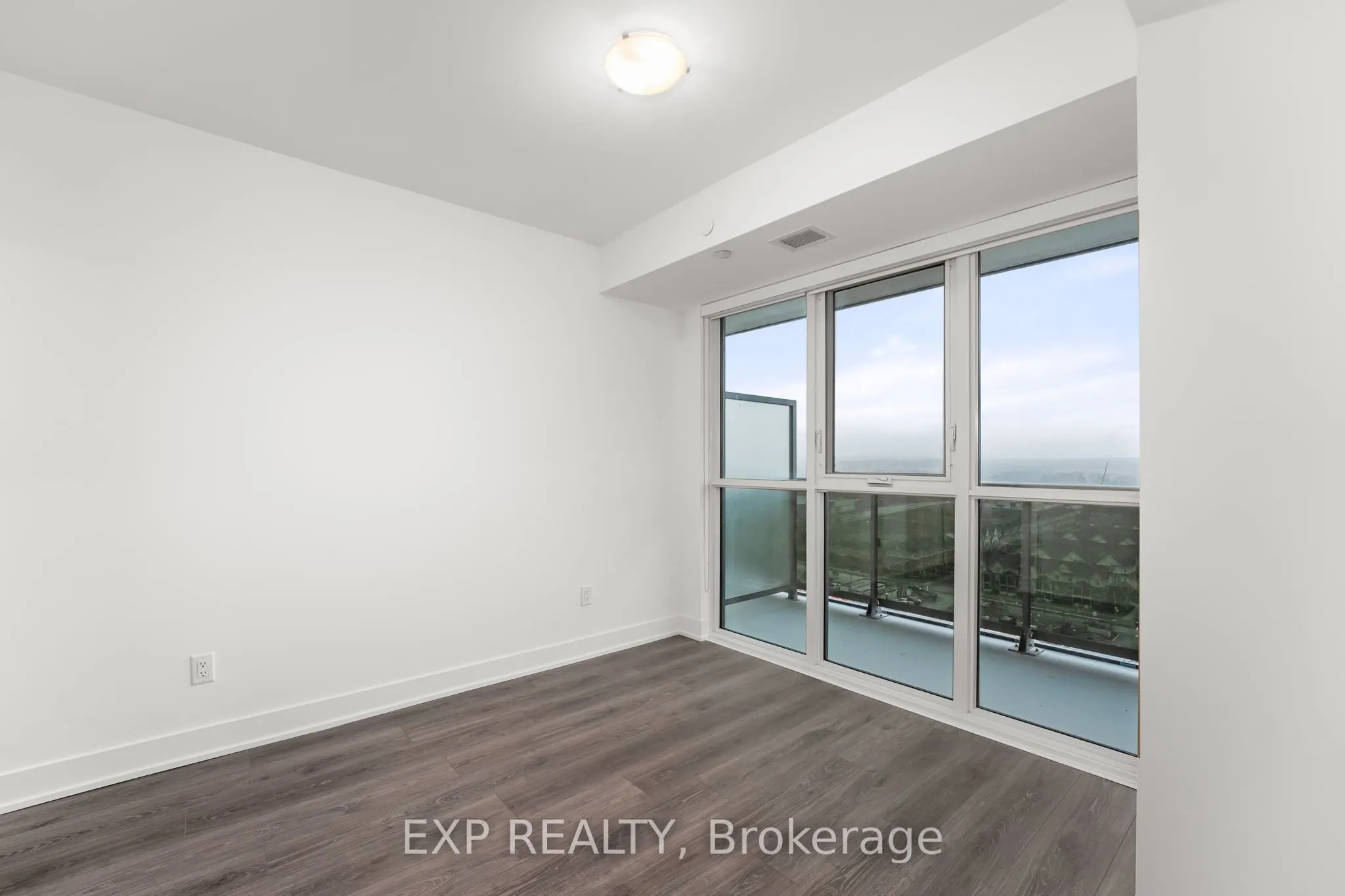 2545 Simcoe Street N, #1605