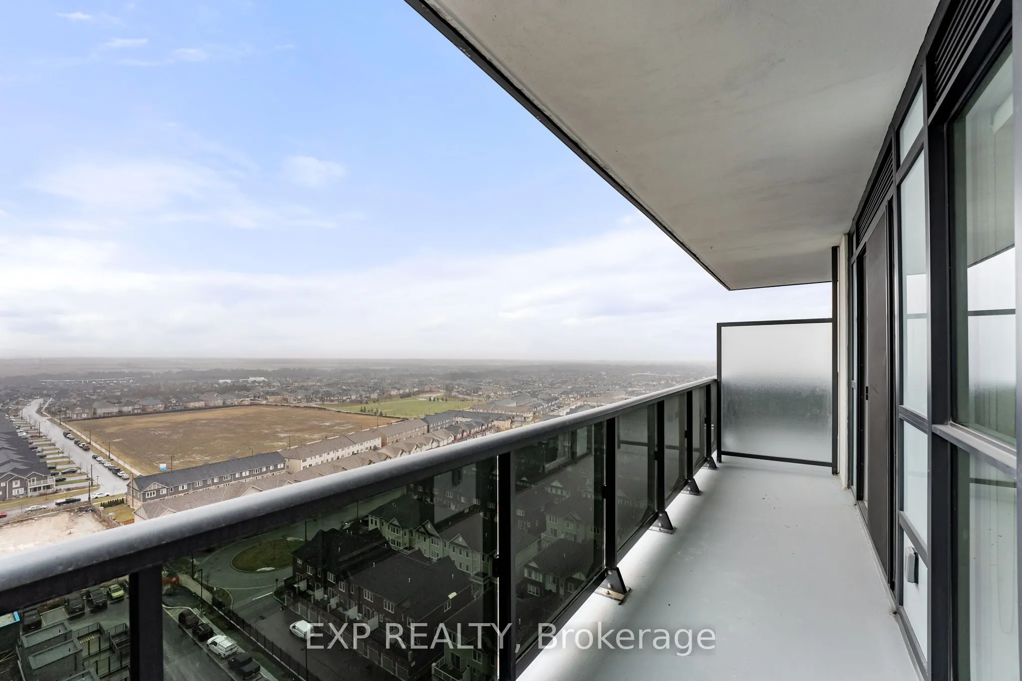 2545 Simcoe Street N, #1605