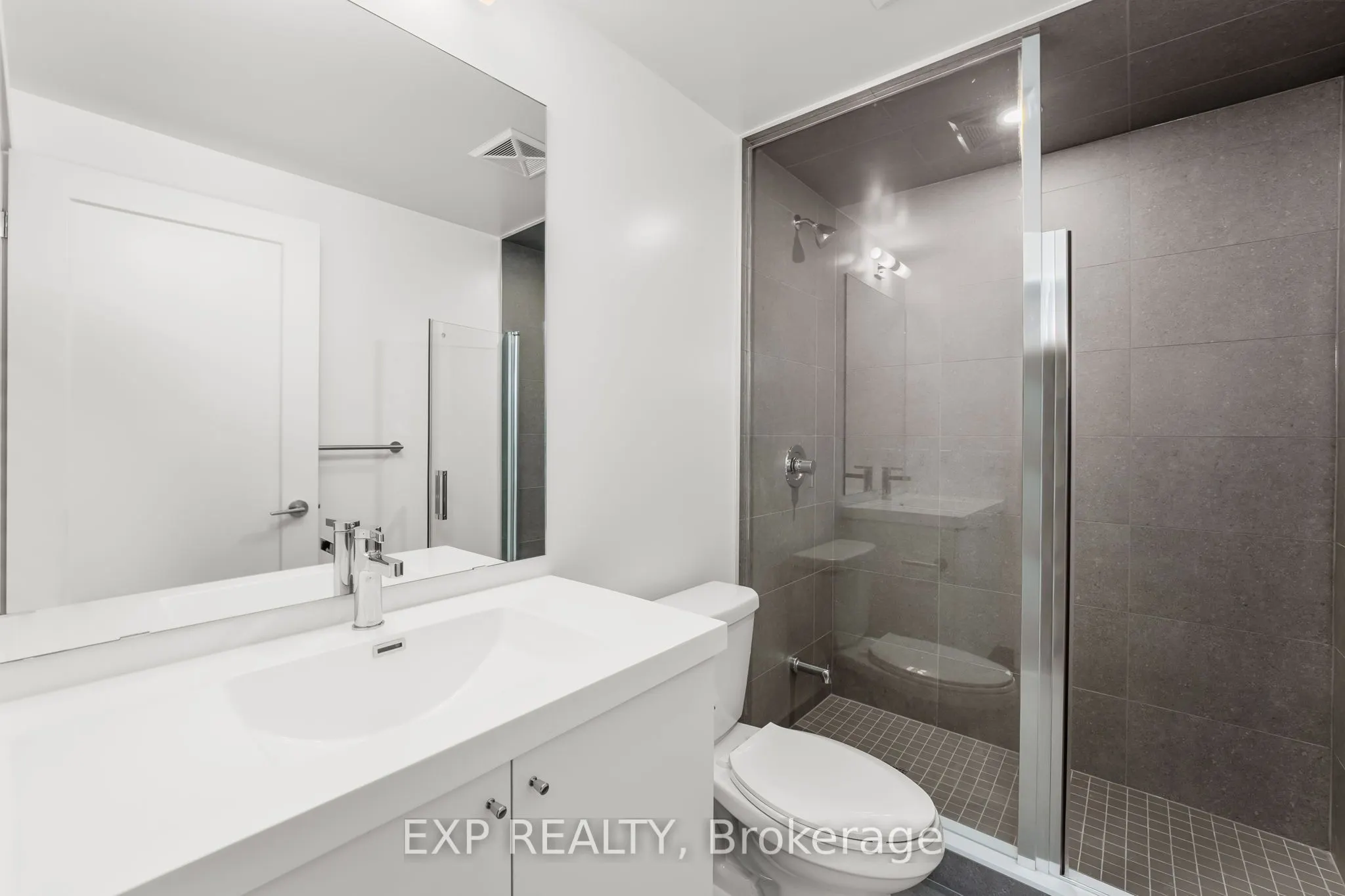 2545 Simcoe Street N, #1605