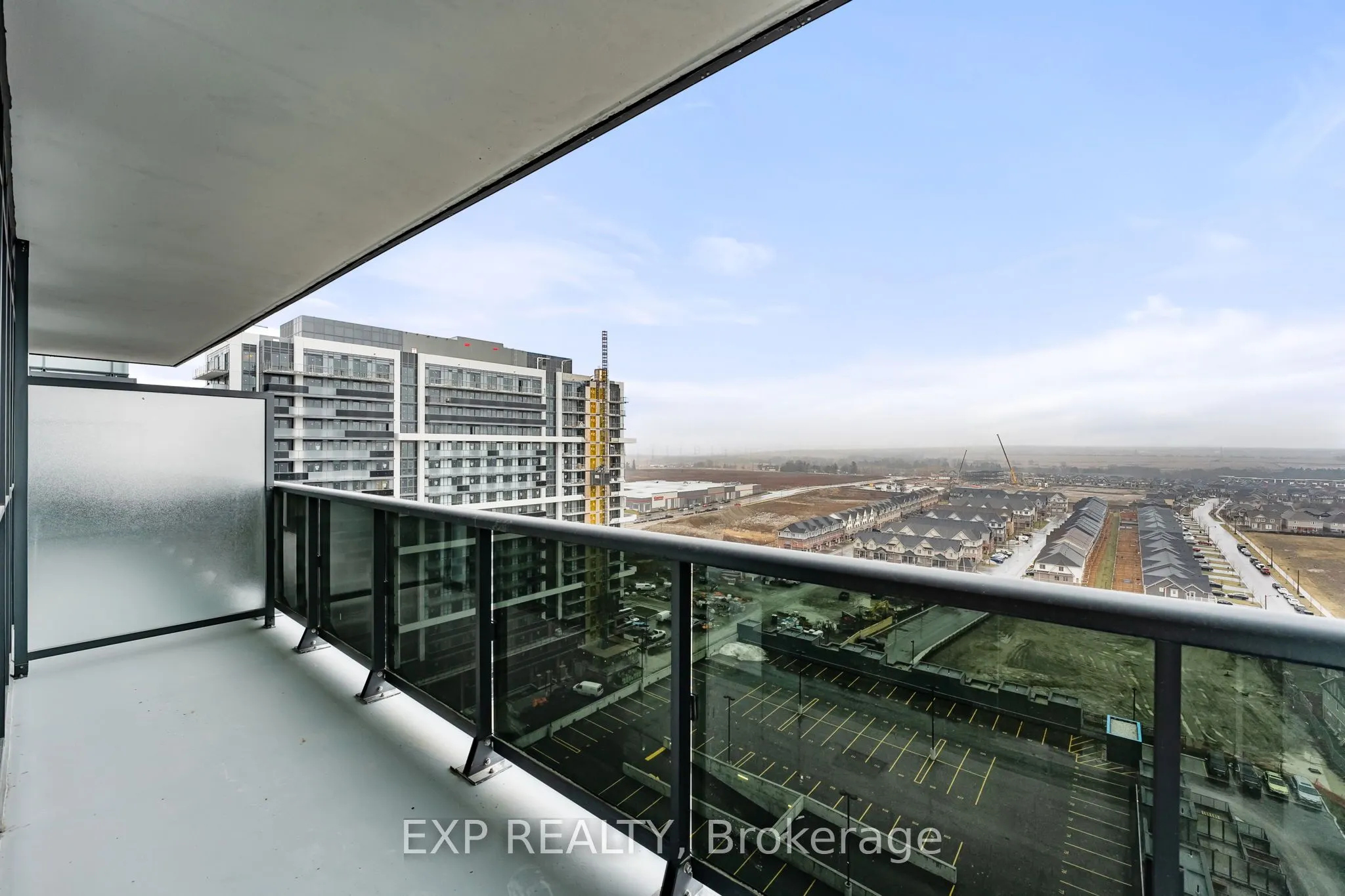 2545 Simcoe Street N, #1605