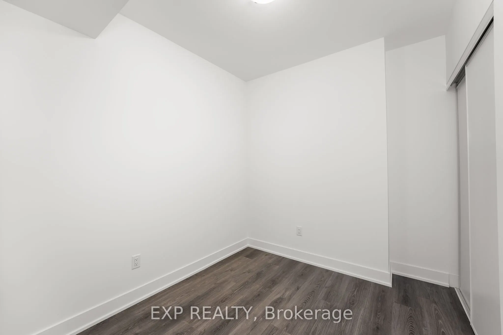 2545 Simcoe Street N, #1605