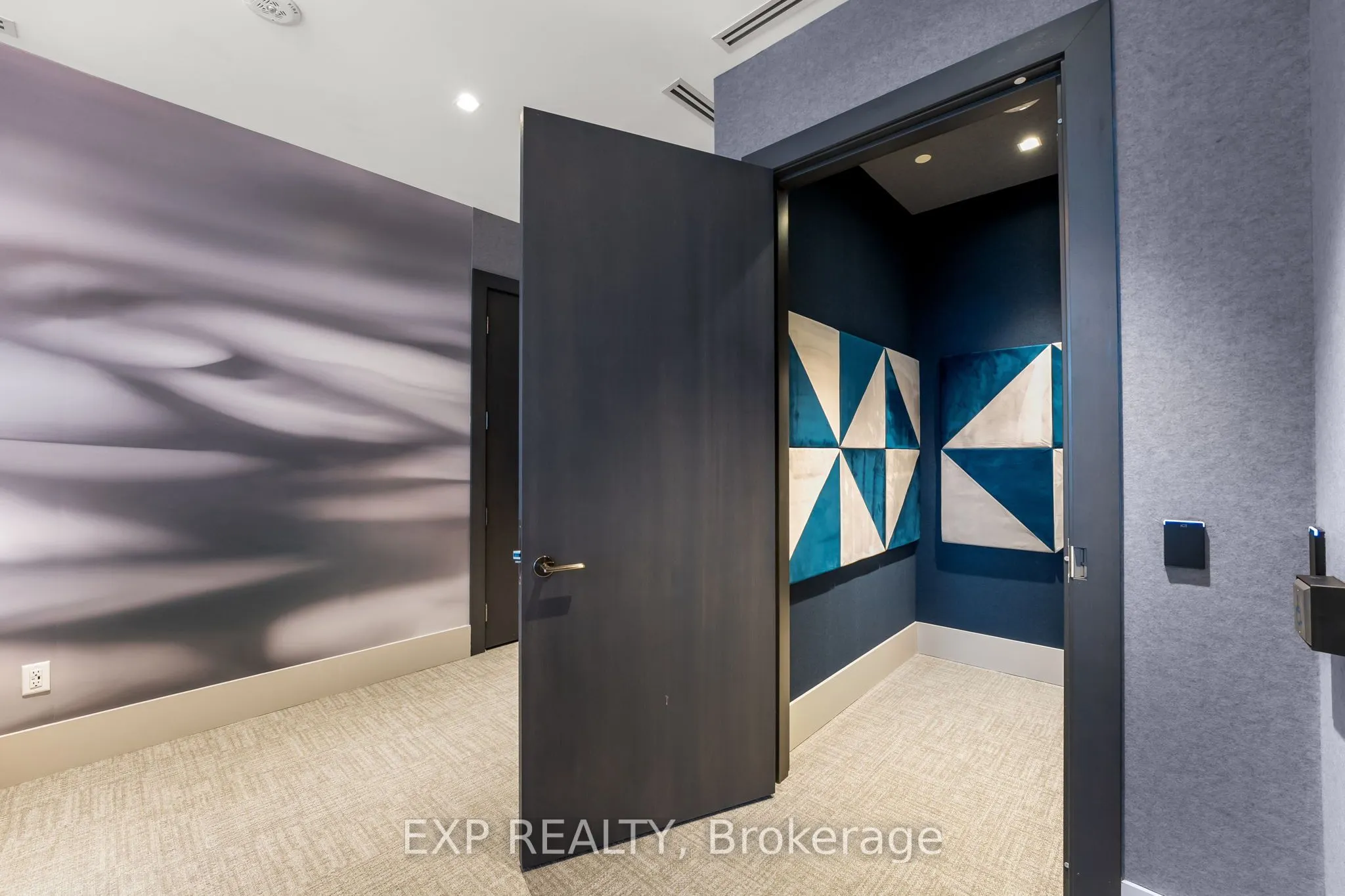 2545 Simcoe Street N, #1605