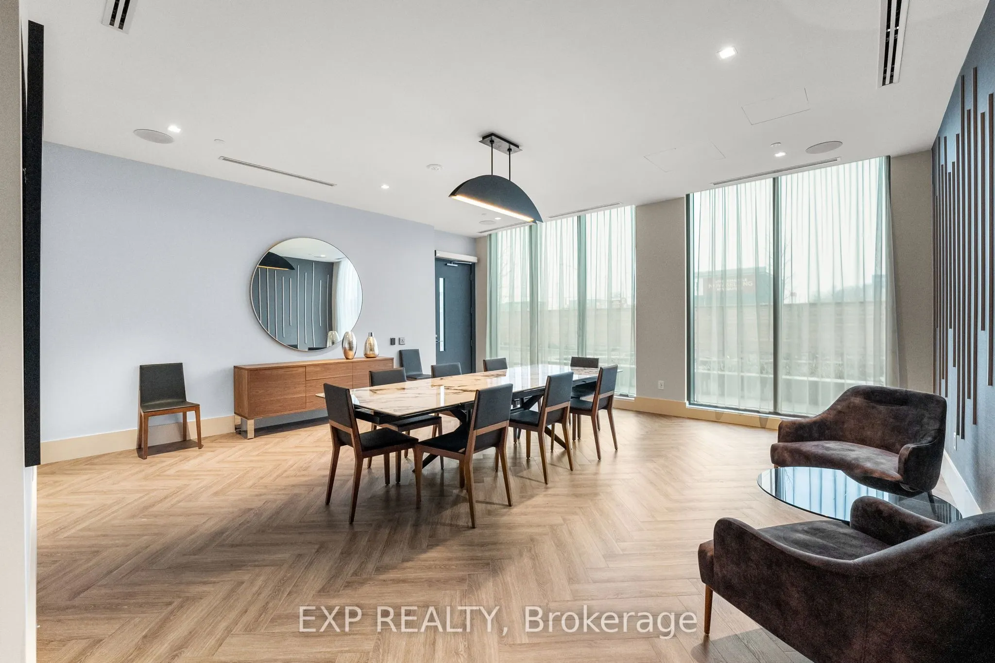 2545 Simcoe Street N, #1605