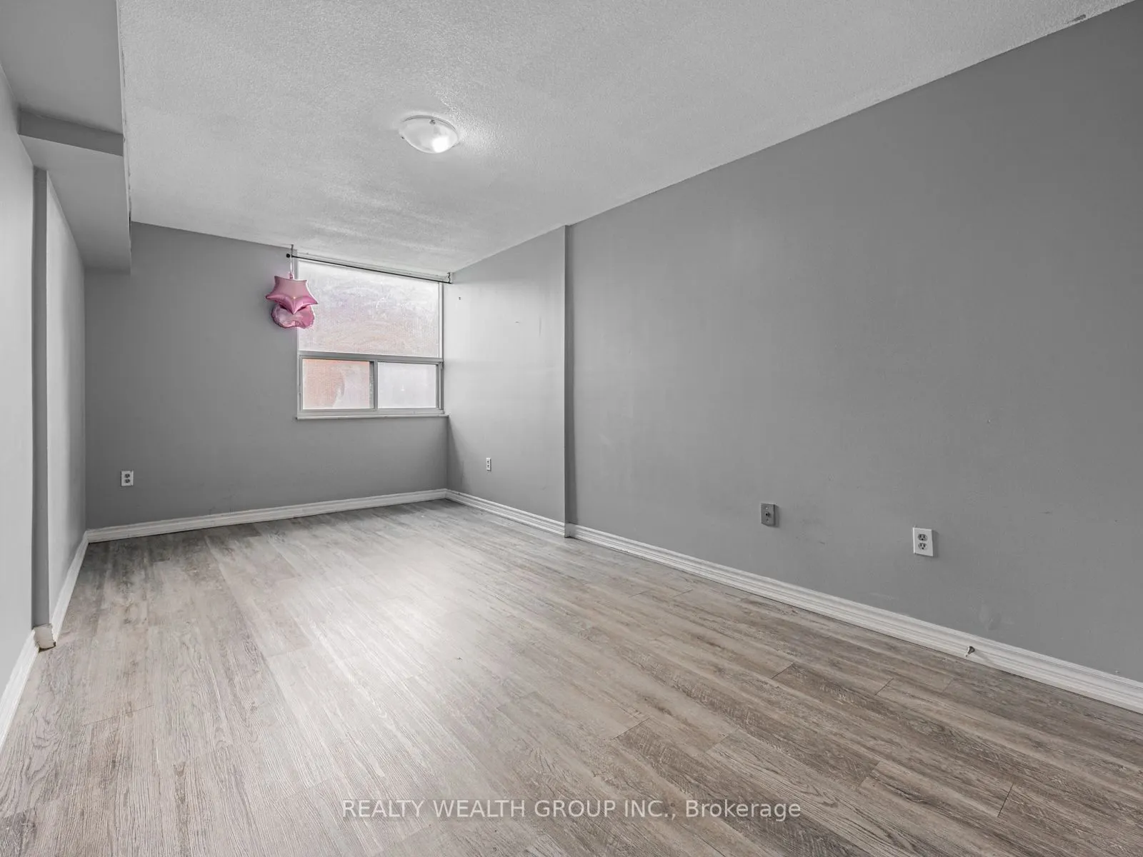 4062 Lawrence Avenue, #306