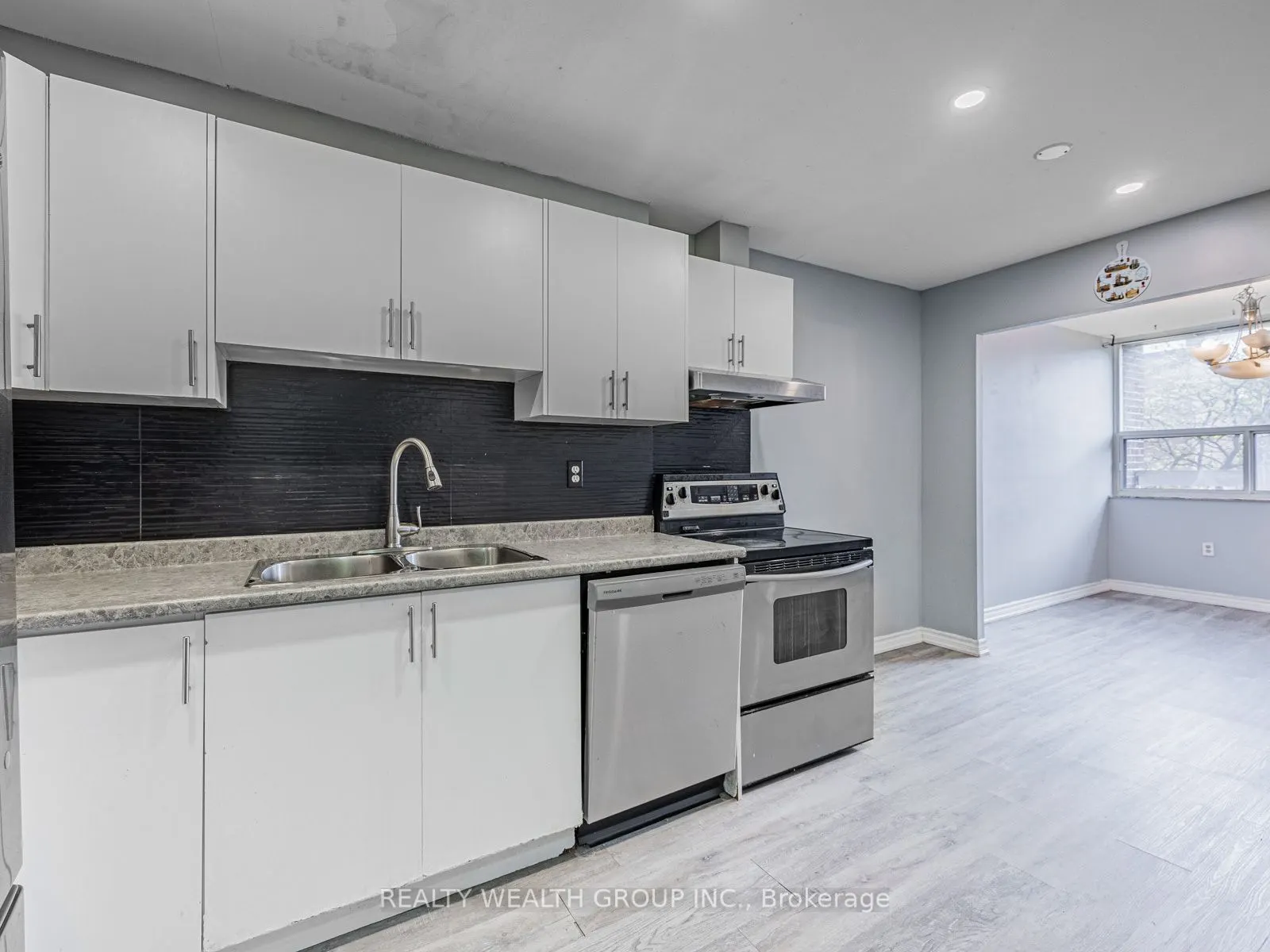 4062 Lawrence Avenue, #306