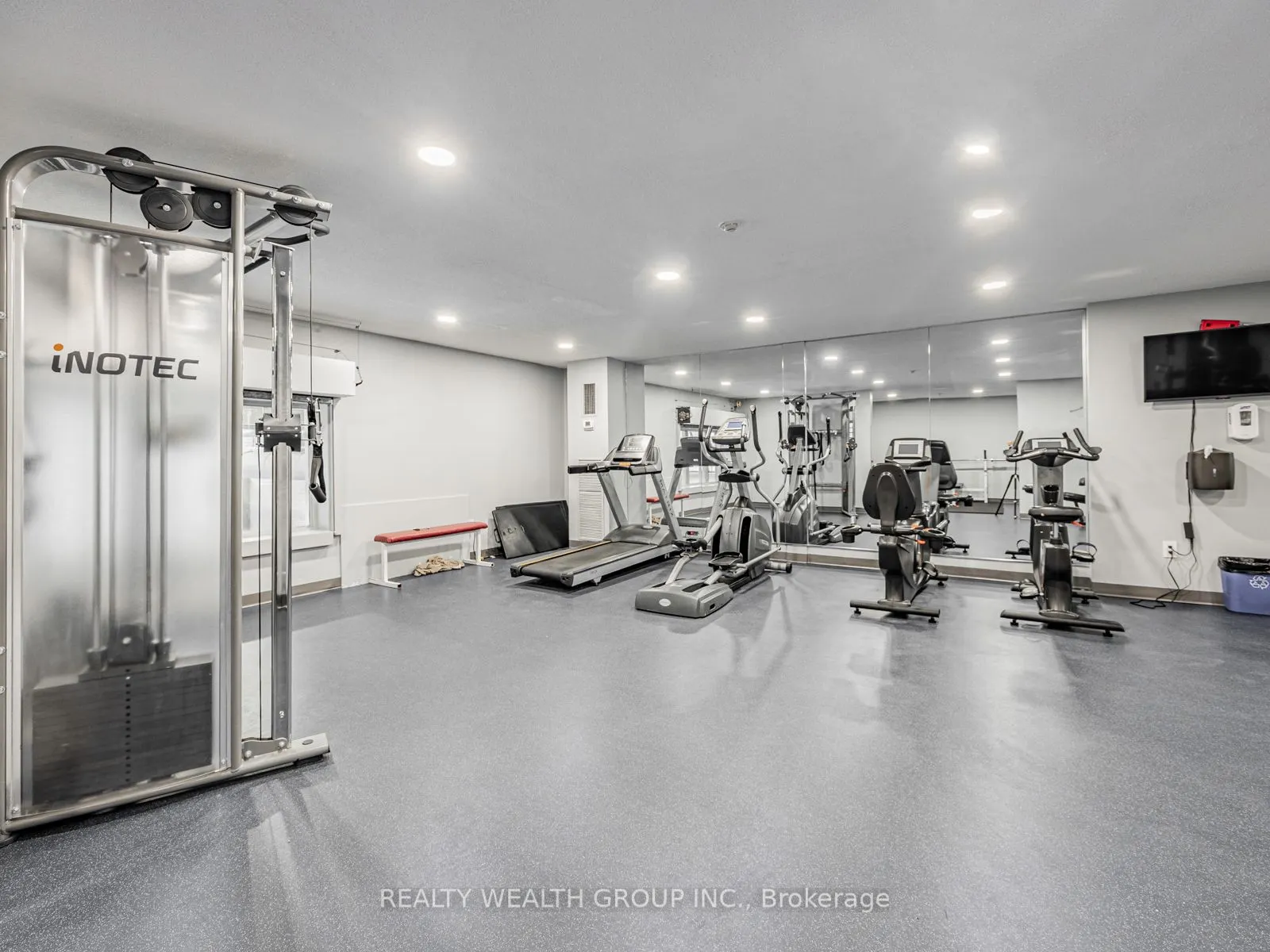 4062 Lawrence Avenue, #306
