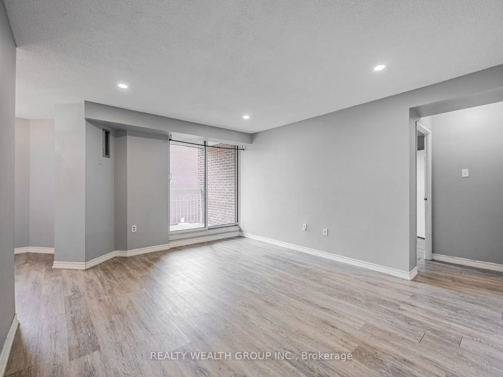 4062 Lawrence Avenue, #306