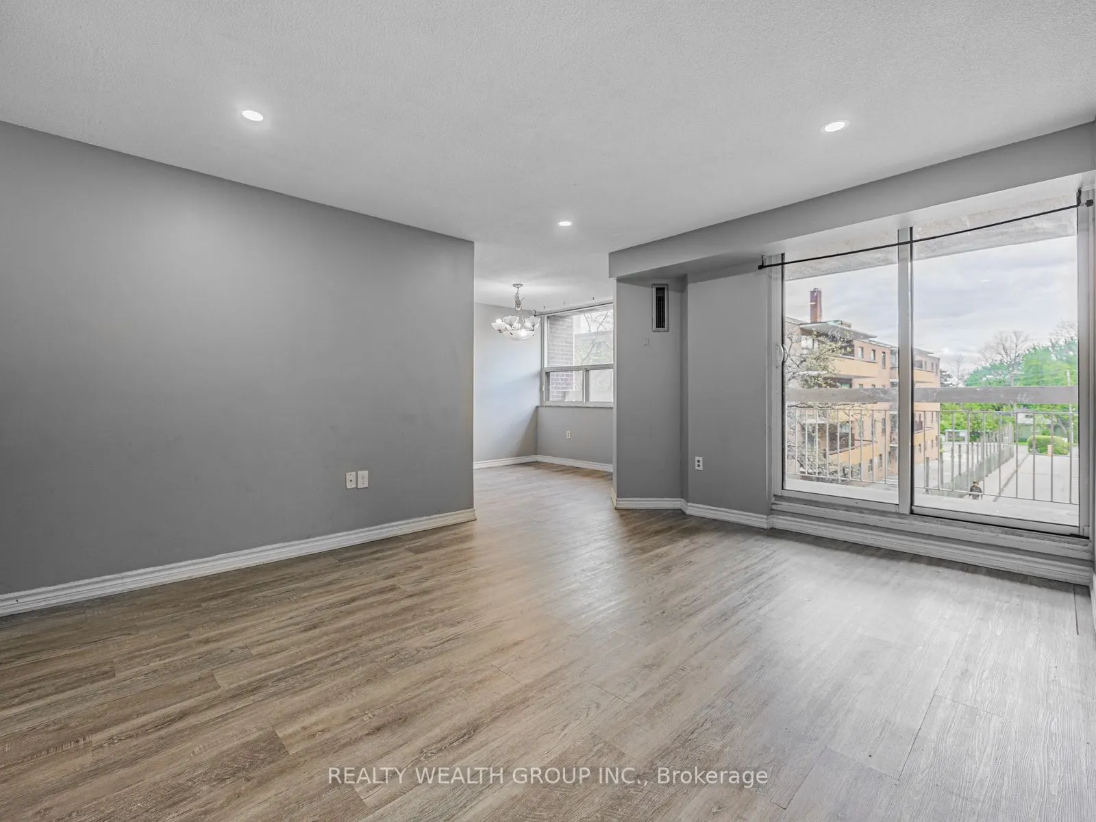 4062 Lawrence Avenue, #306