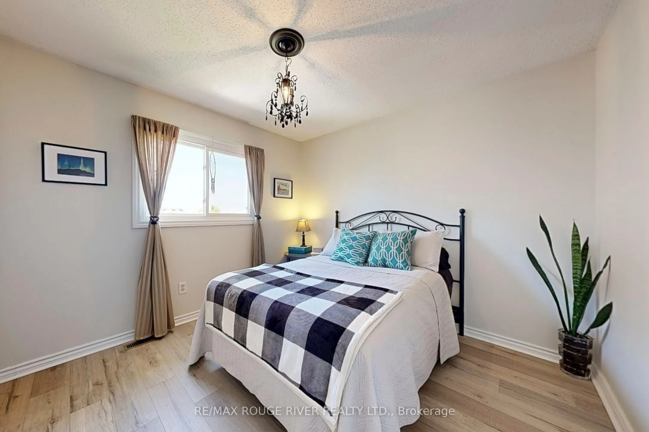 13 Dagwell Crescent