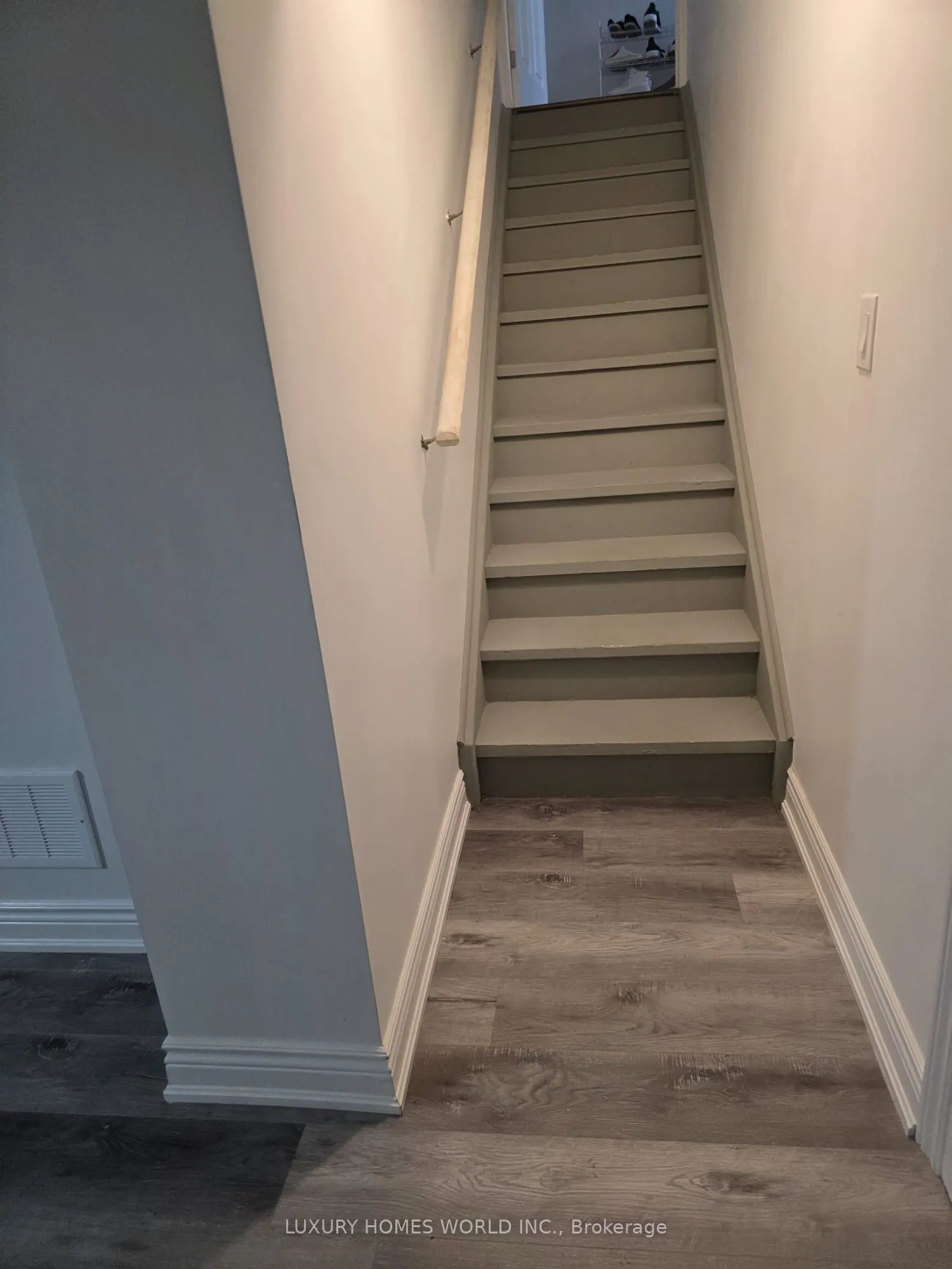 60 Alden Square