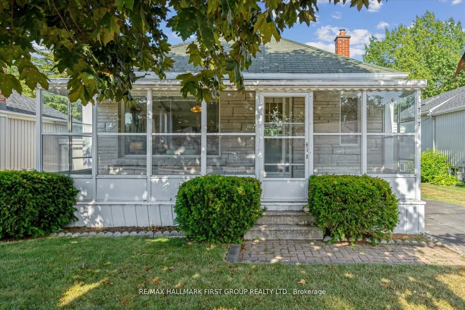 707 Athol Street