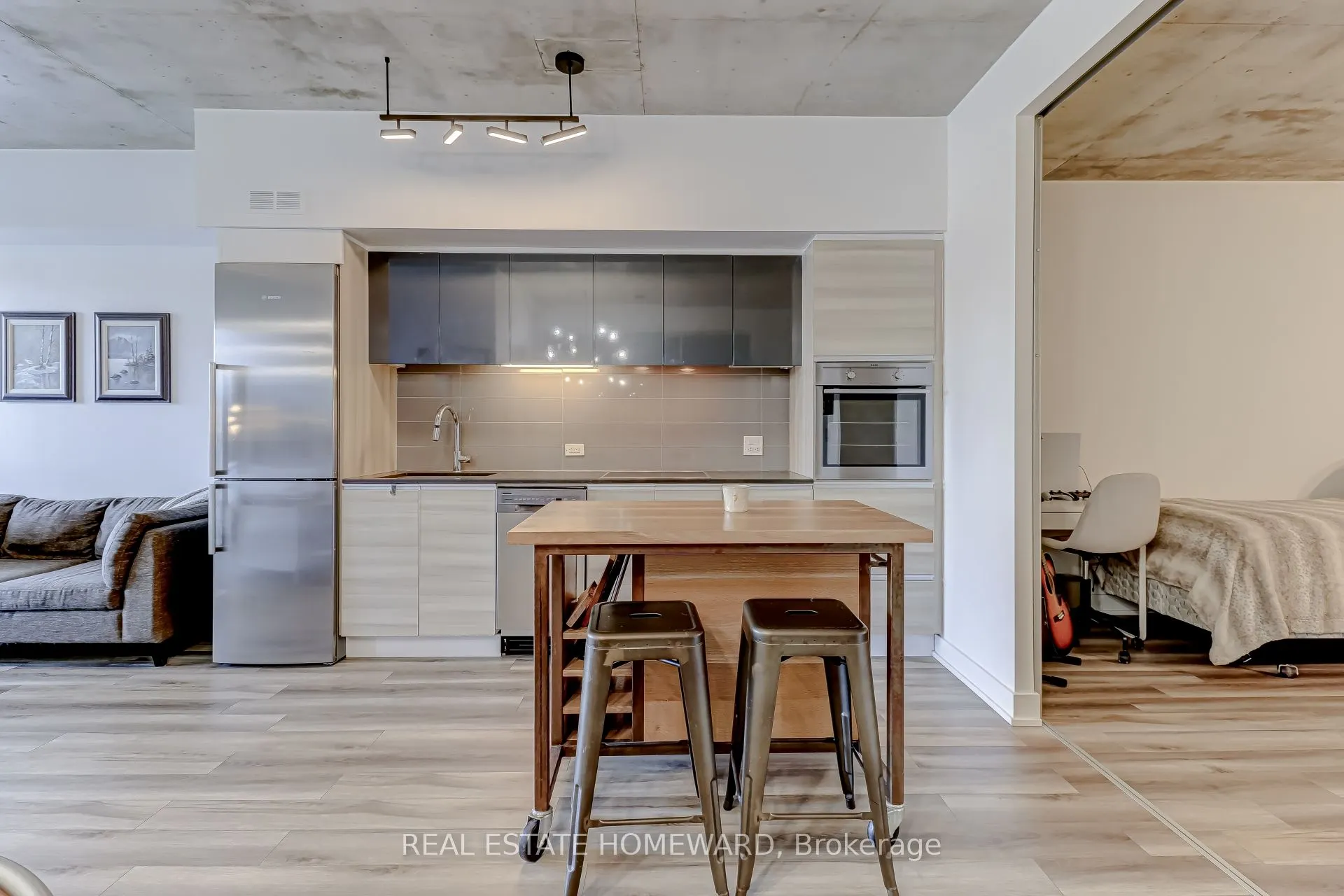 1190 Dundas Street E, #522