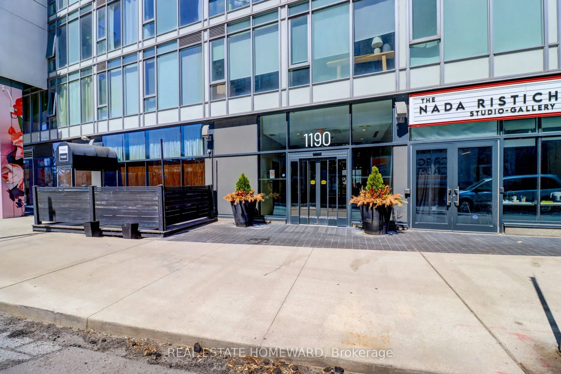 1190 Dundas Street E, #522