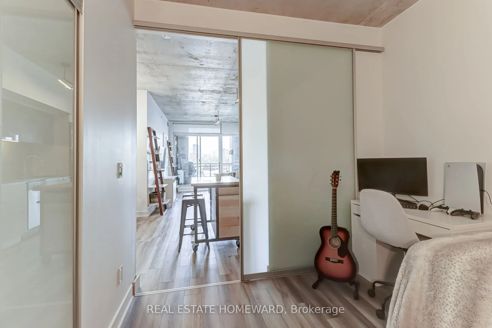 1190 Dundas Street E, #522