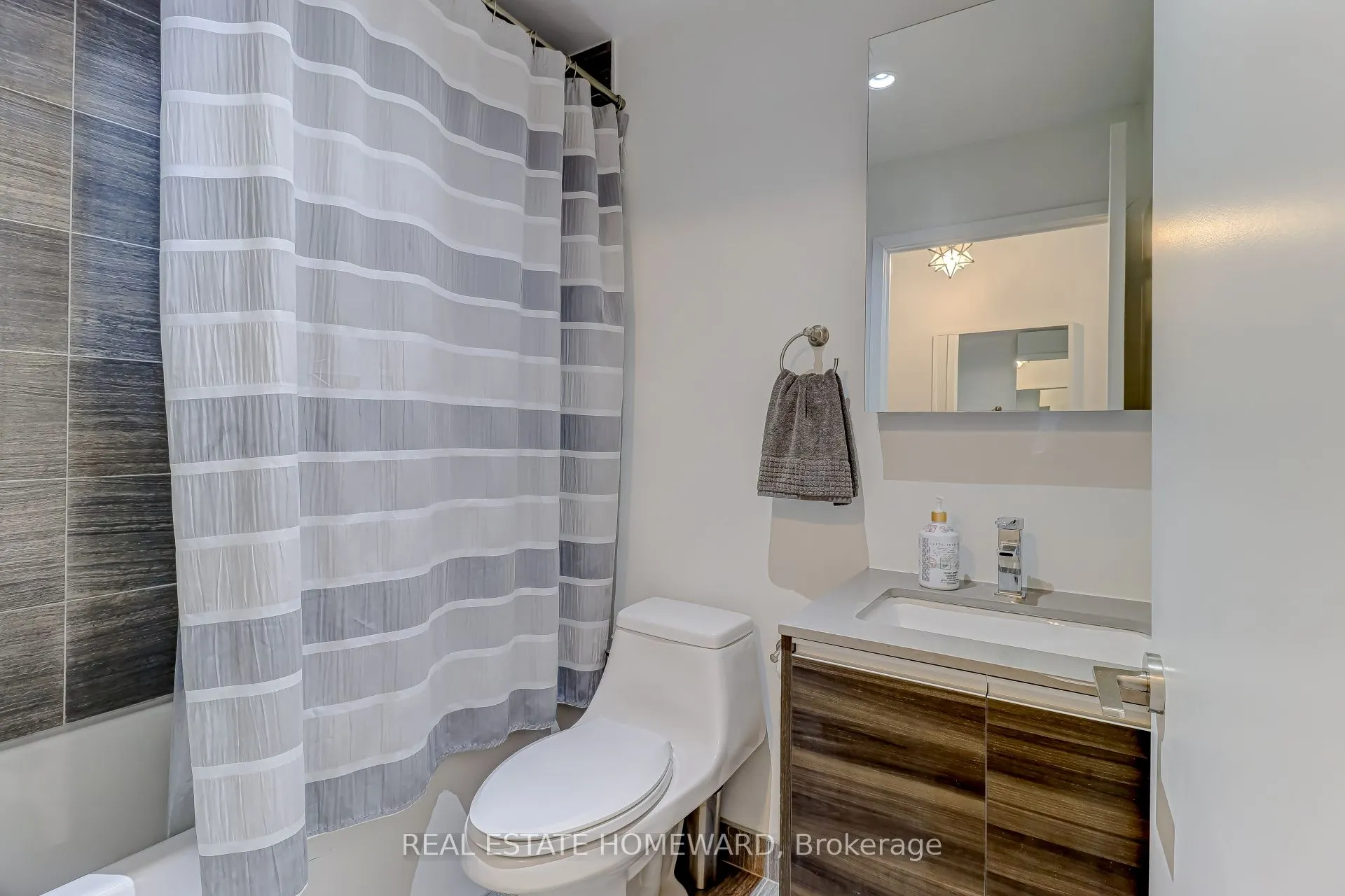 1190 Dundas Street E, #522
