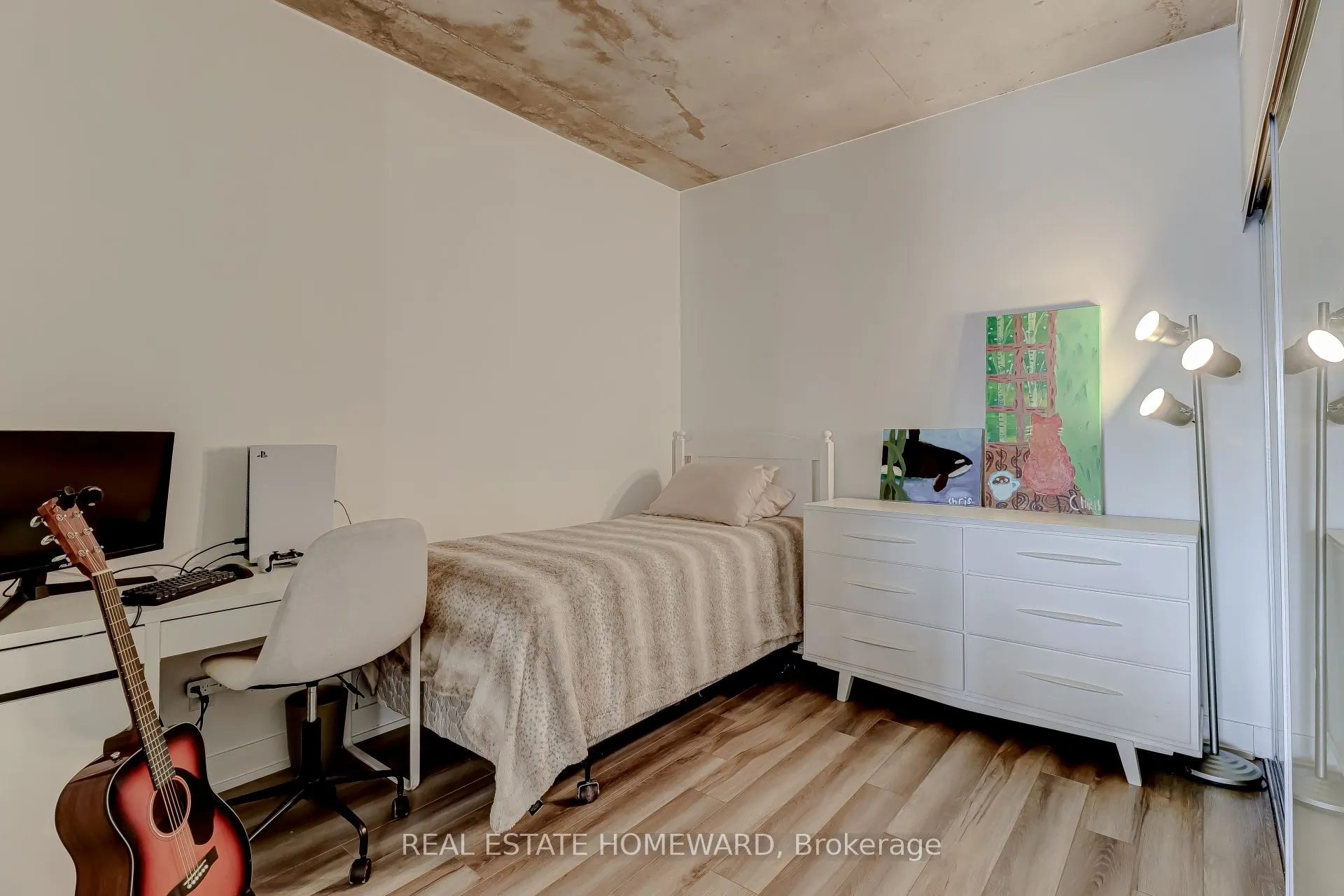 1190 Dundas Street E, #522
