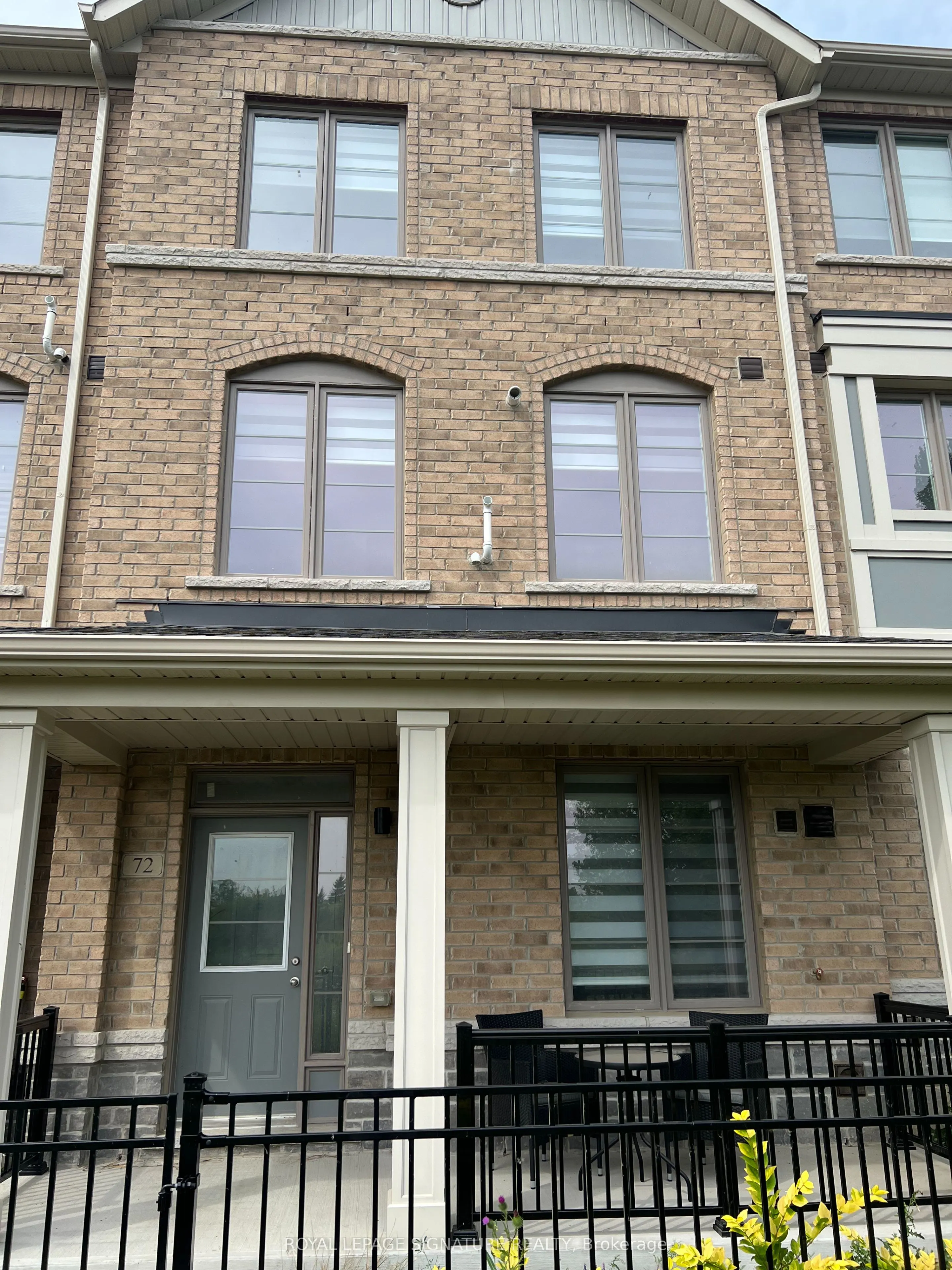 72 Waterside Way
