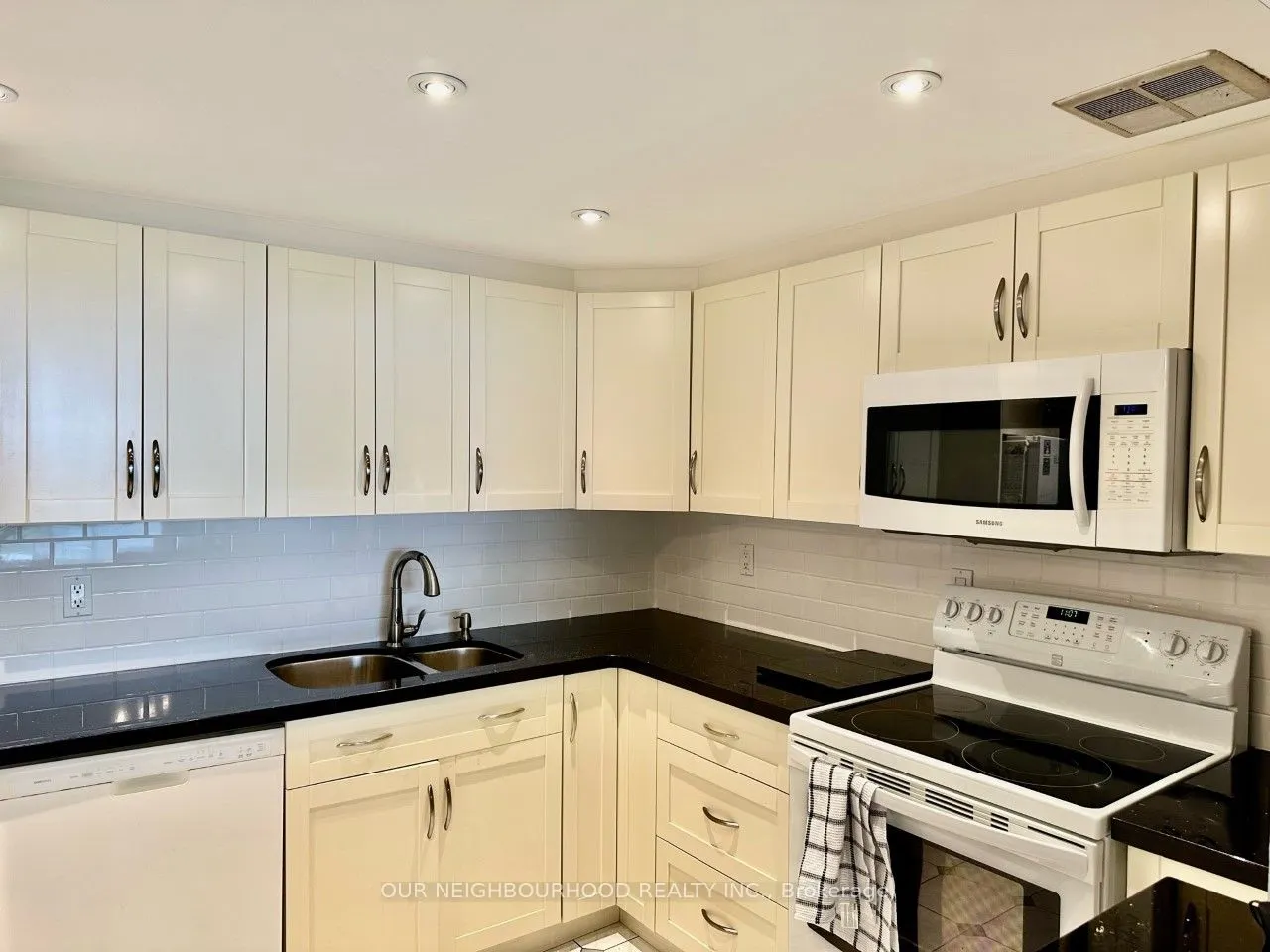 20 Dean Park Road, #611