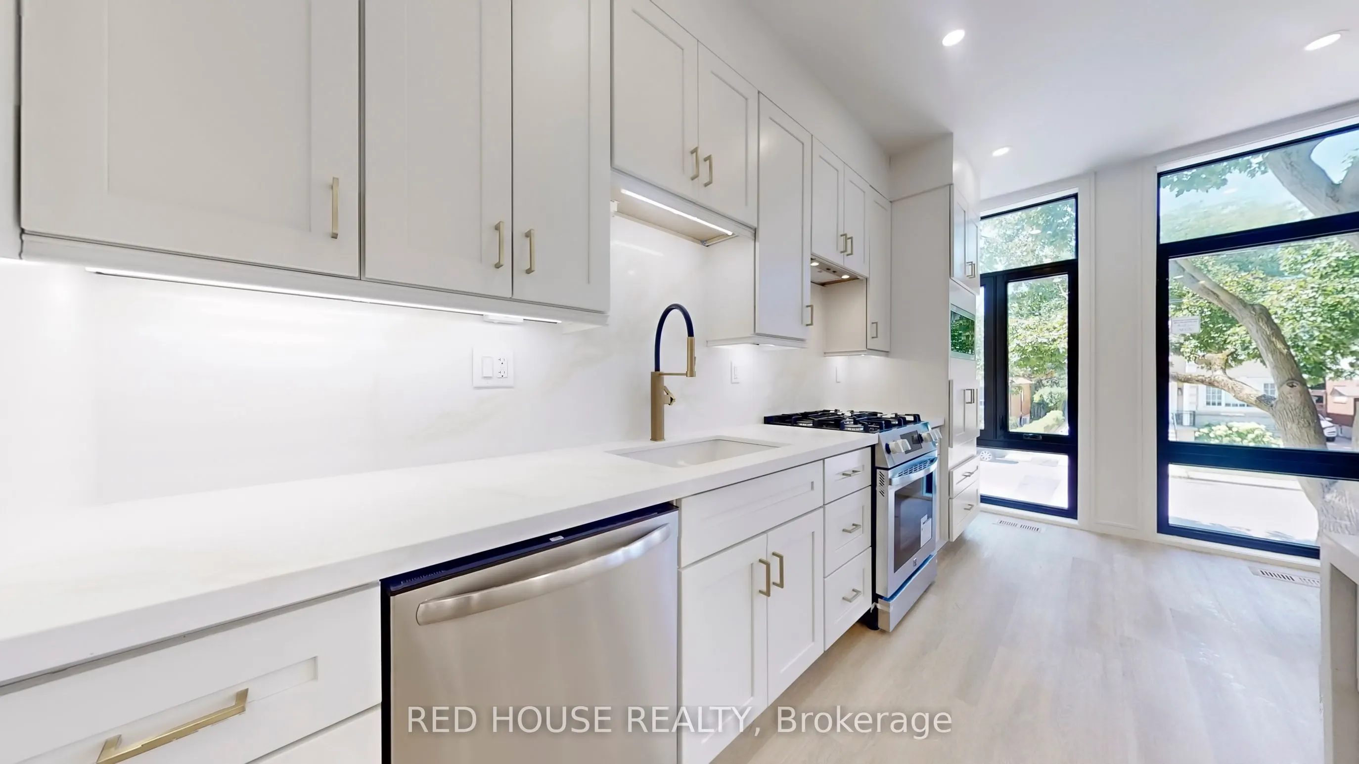 63 Derwyn Road, #2