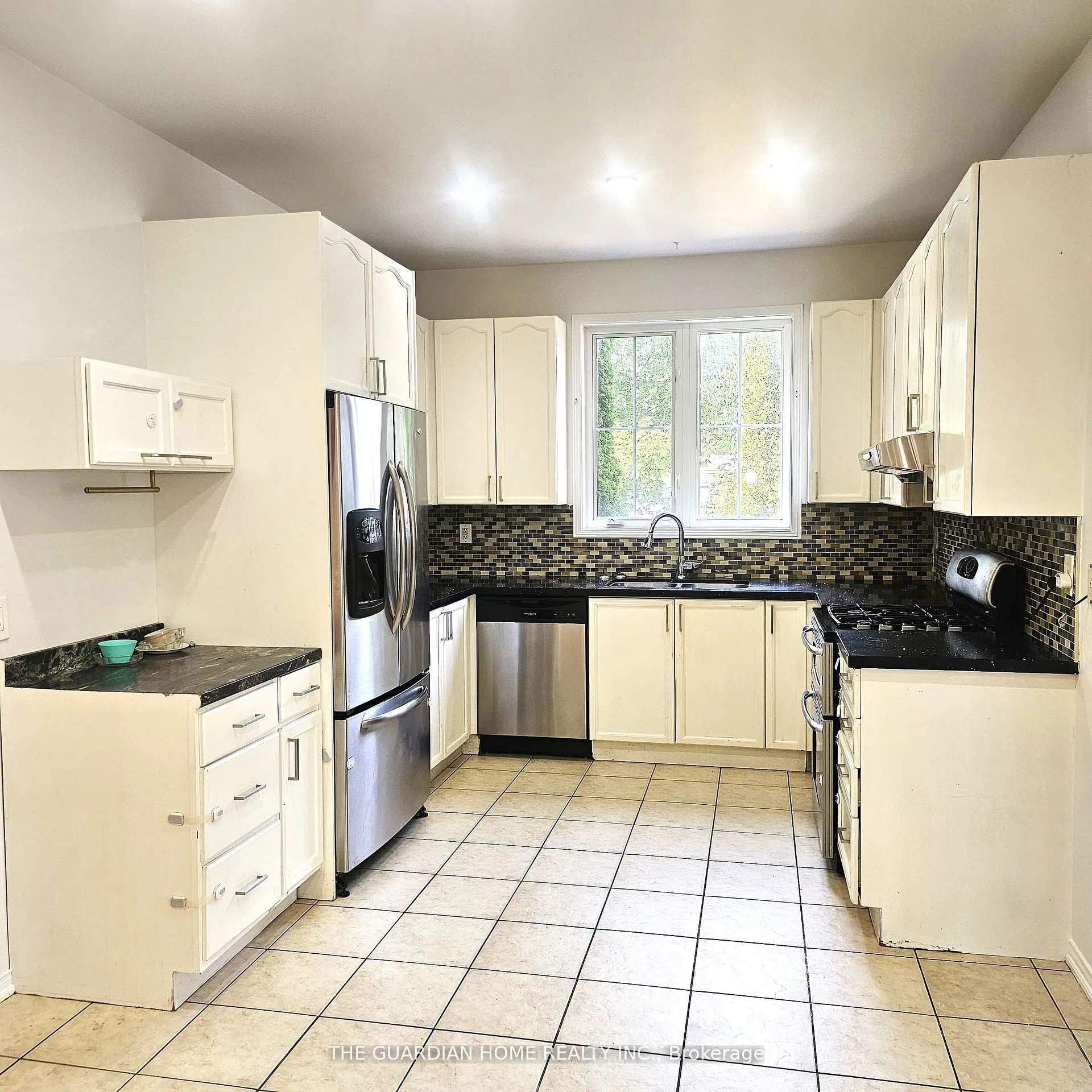 15 Ryder Crescent
