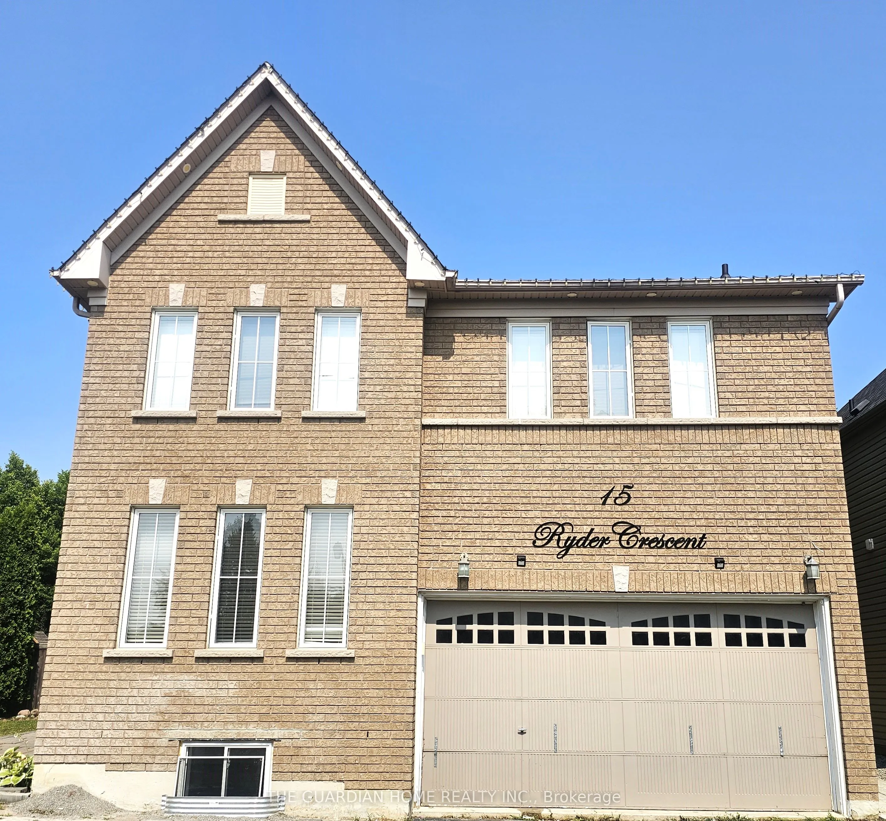 15 Ryder Crescent