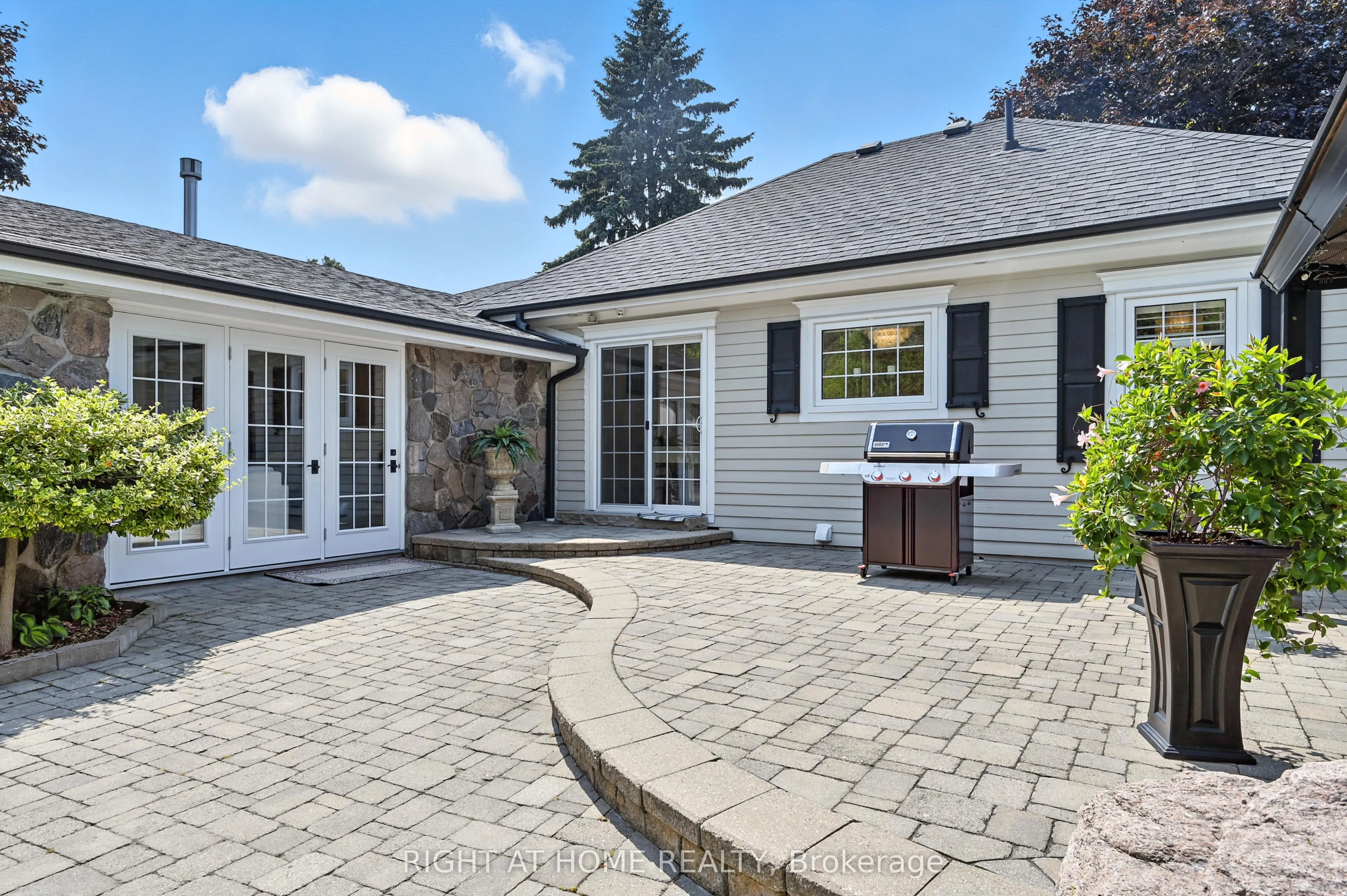 1549 Willowside Court