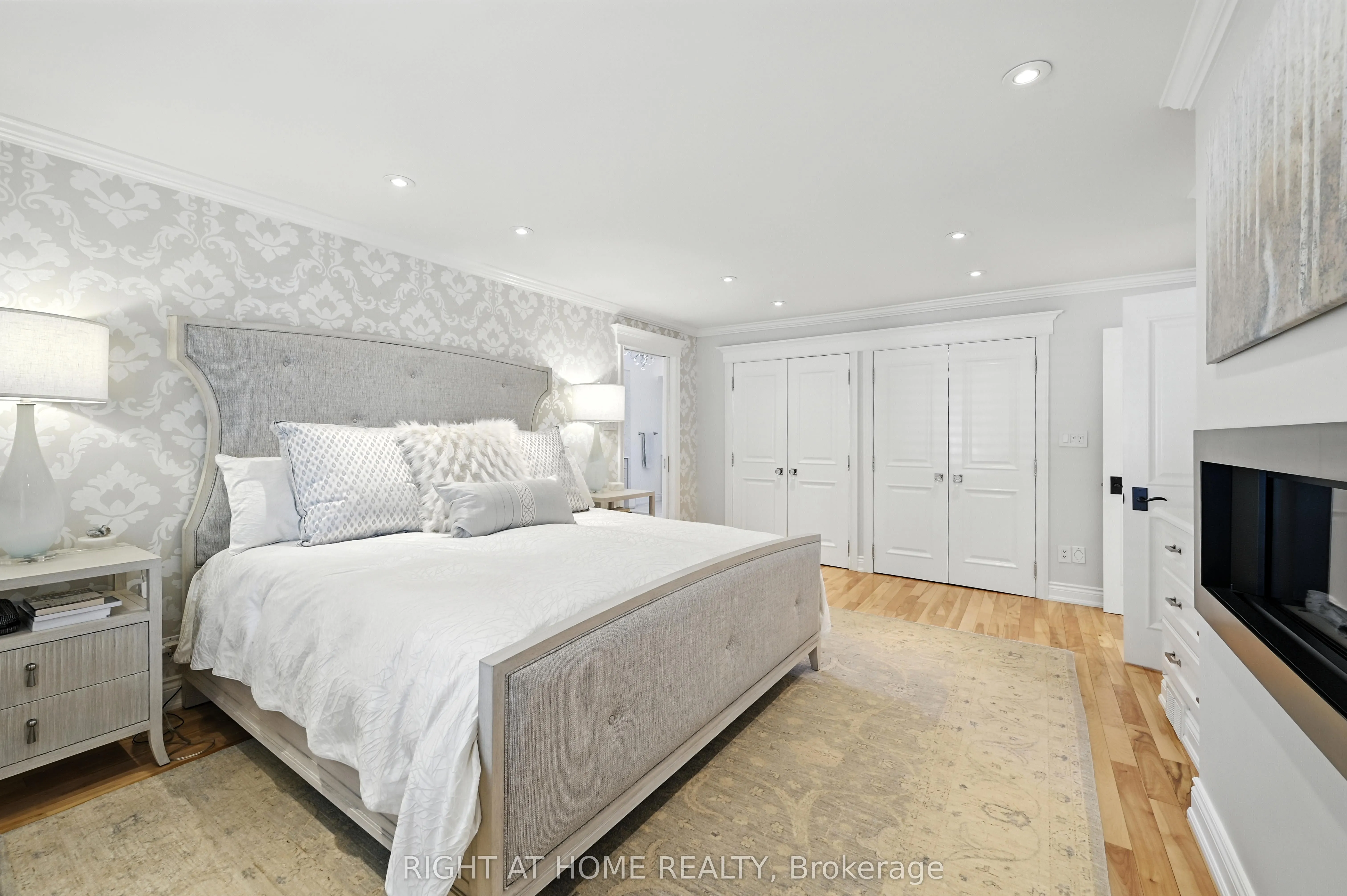1549 Willowside Court
