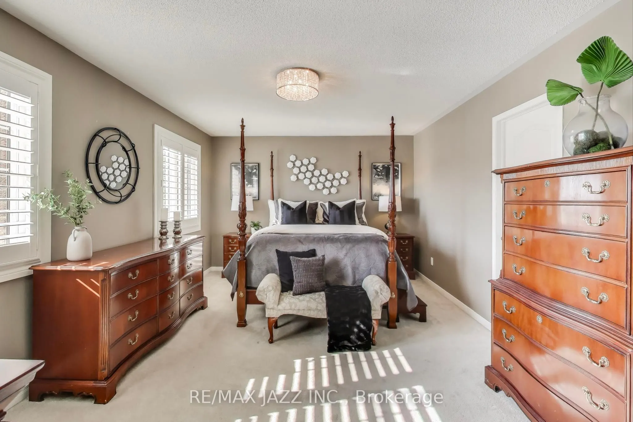 2392 Secreto Drive