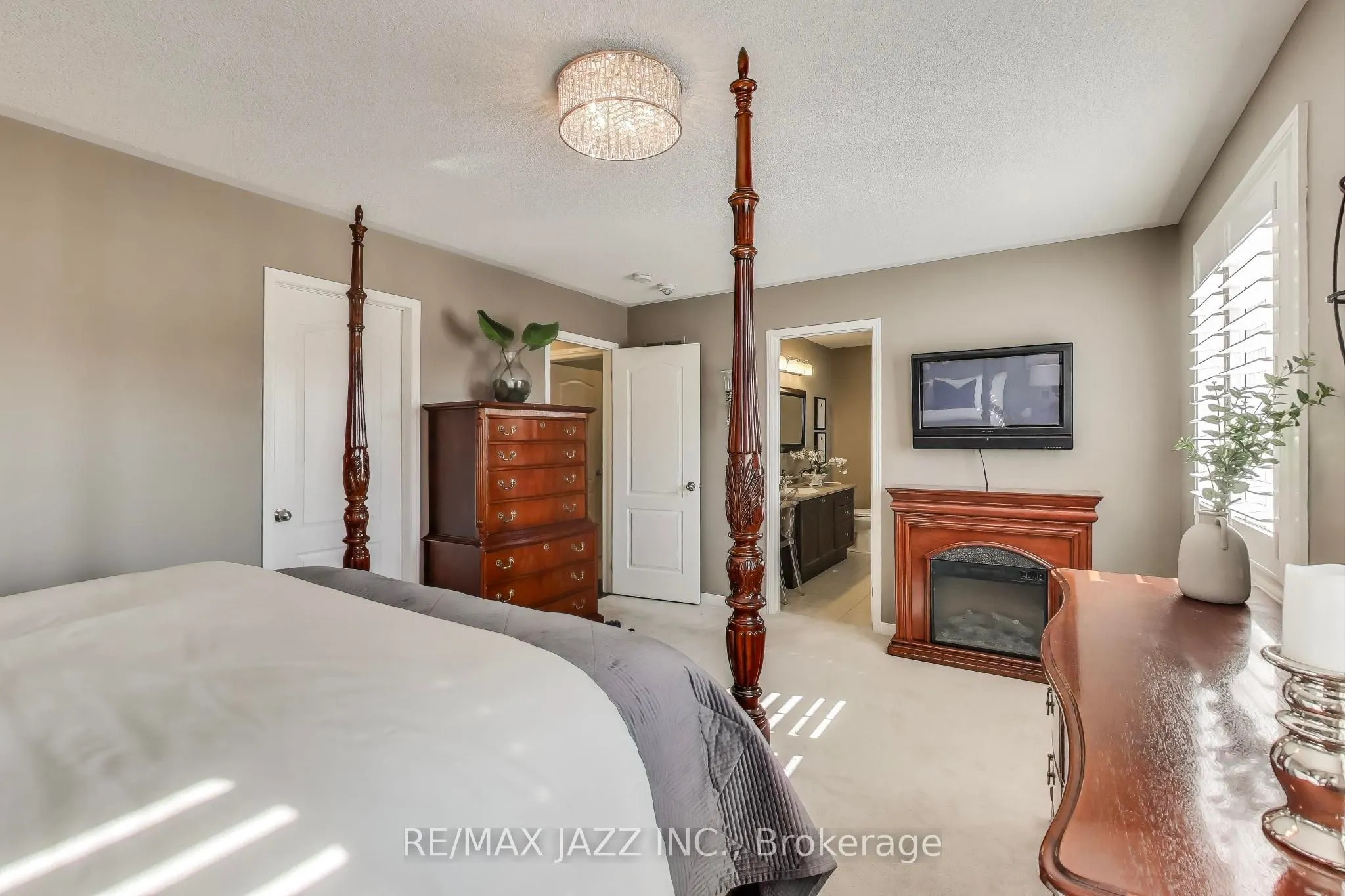 2392 Secreto Drive