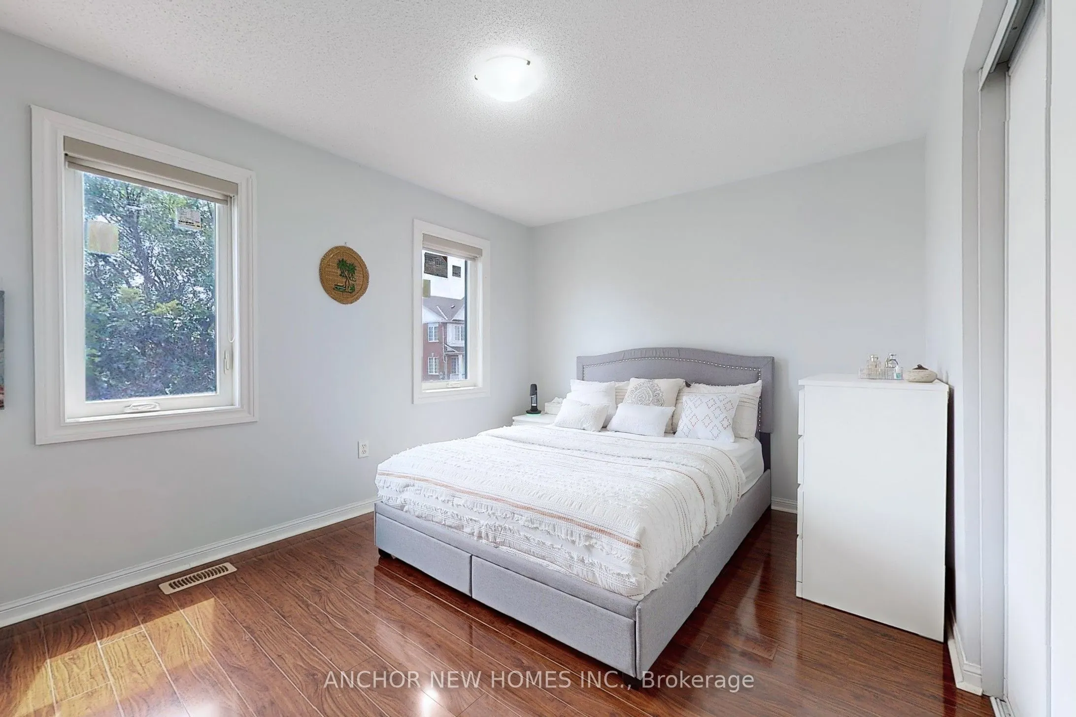 60 Coyote Crescent